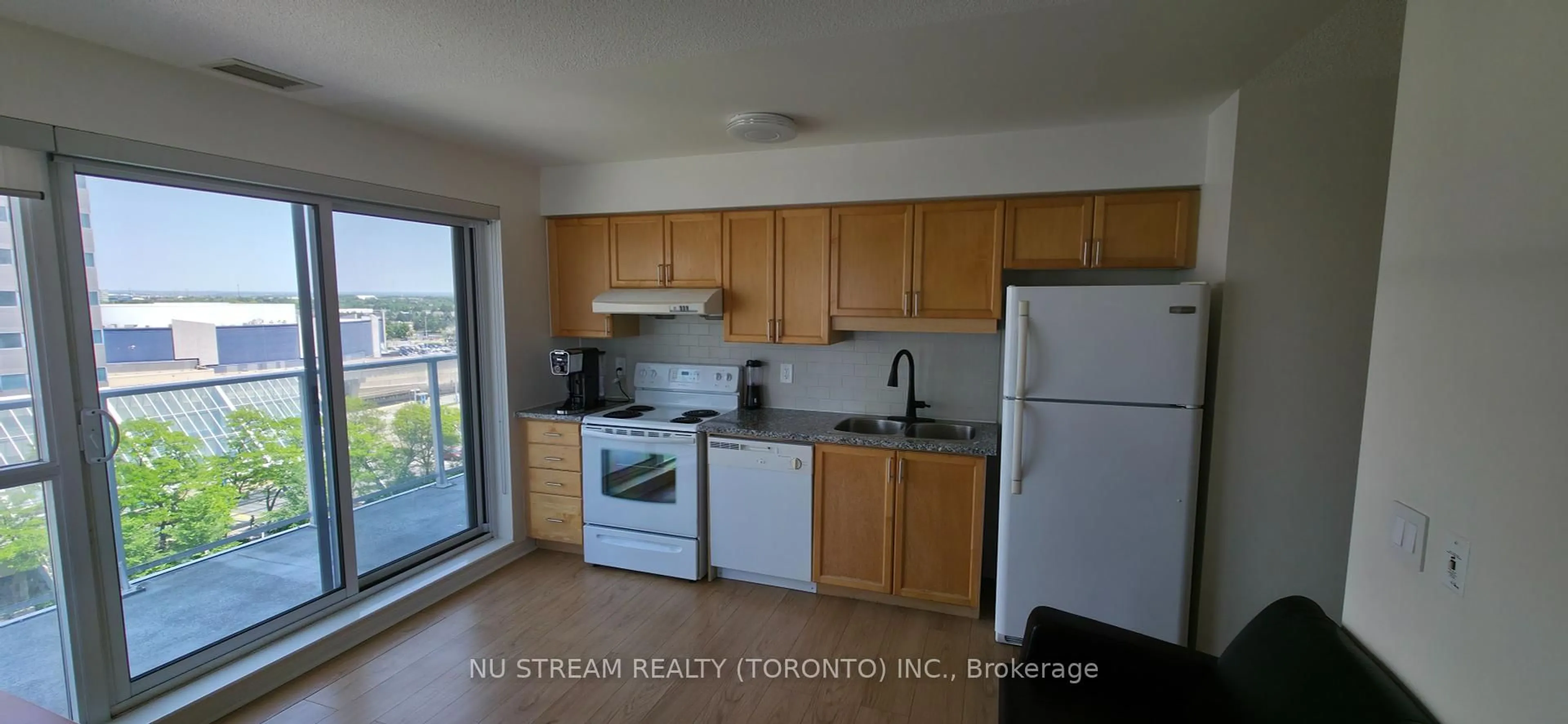 Standard kitchen, unknown for 60 Town Centre Crt #812, Toronto Ontario M1P 0B1