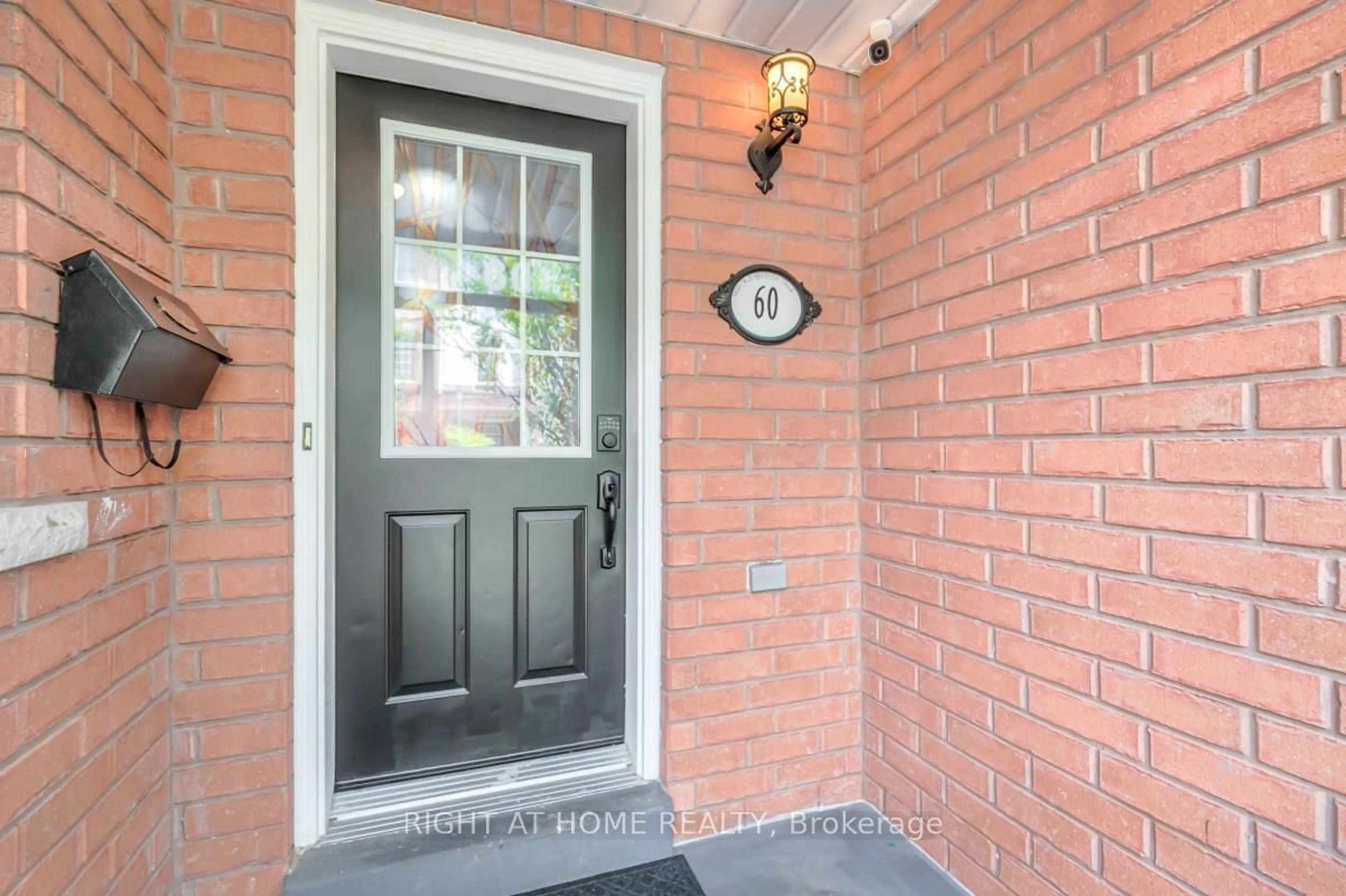 Indoor entryway for 1850 Kingston Rd #60, Pickering Ontario L1V 0A2