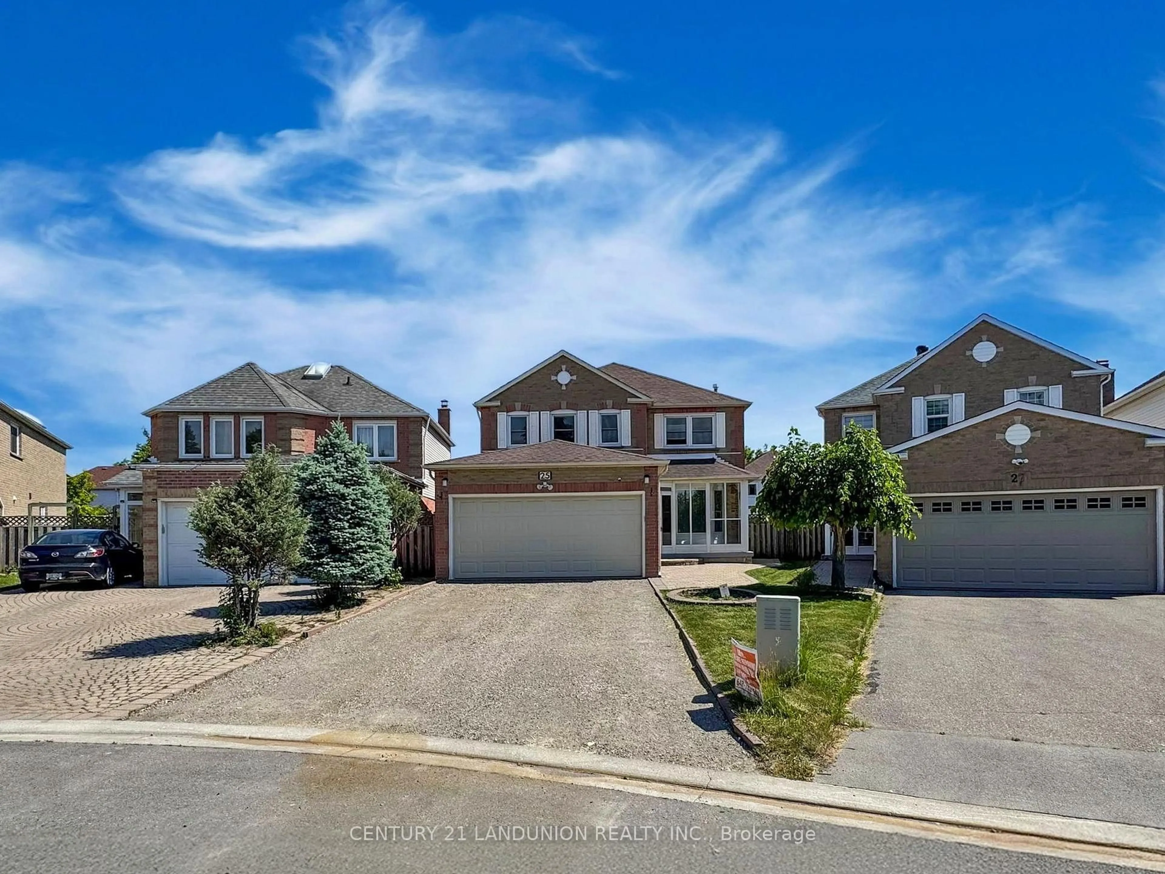 A pic from outside/outdoor area/front of a property/back of a property/a pic from drone, street for 25 Bemerton Crt, Toronto Ontario M1V 4P9