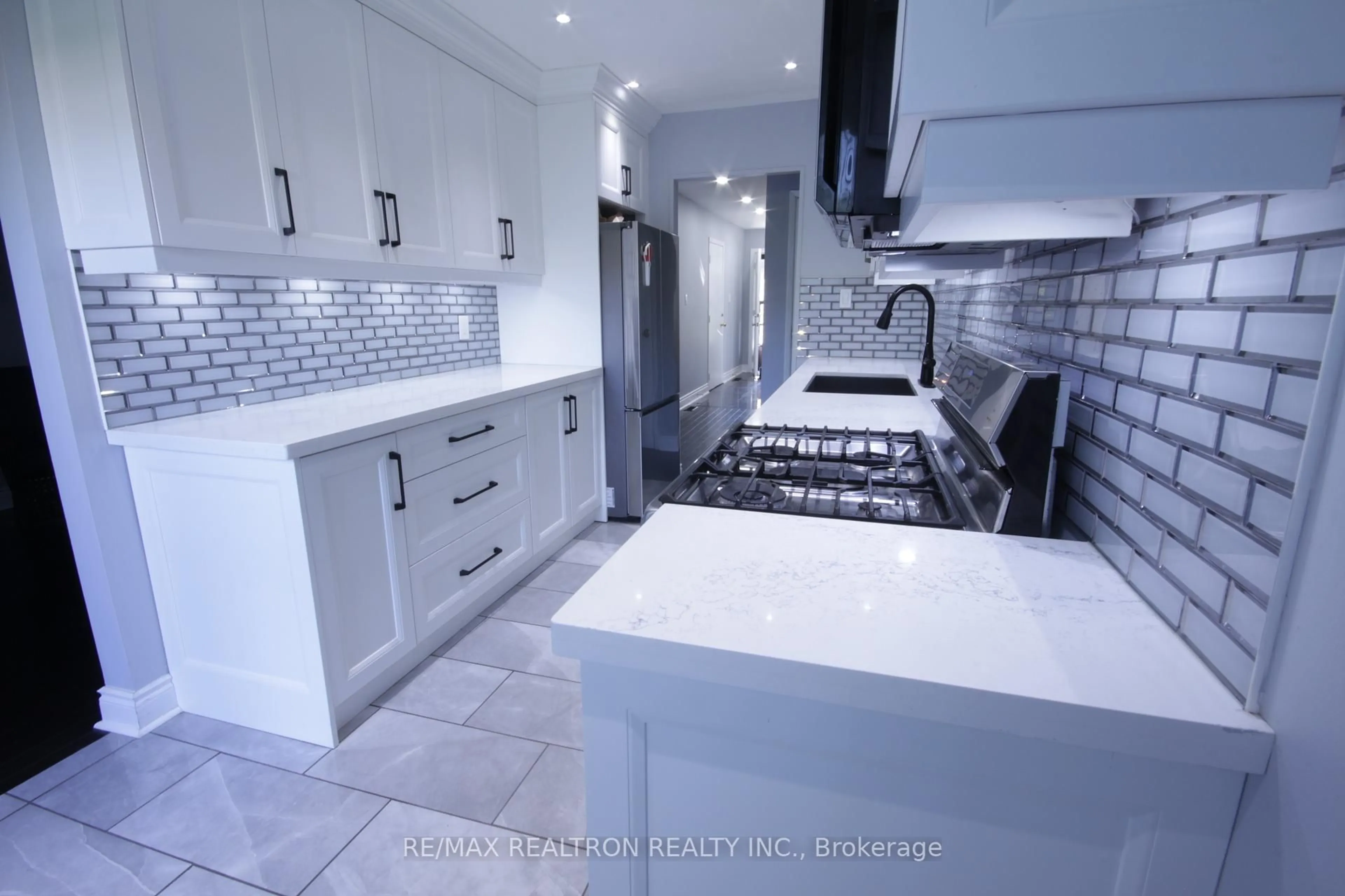 Contemporary kitchen, ceramic/tile floor for 1330 Trowbridge Dr #63, Oshawa Ontario L1G 7L1