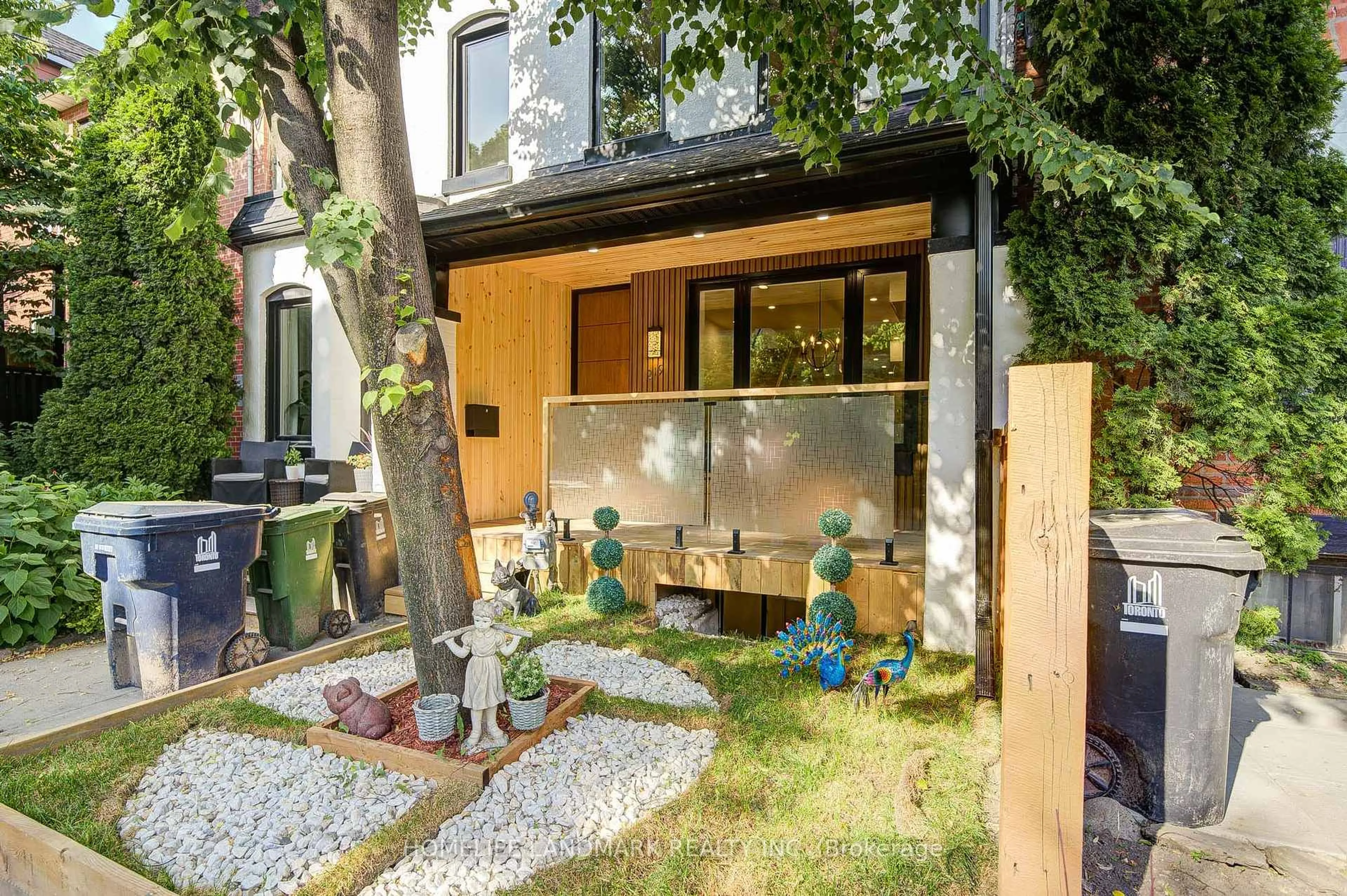 Patio, street for 219 Logan Ave, Toronto Ontario M4M 2N2
