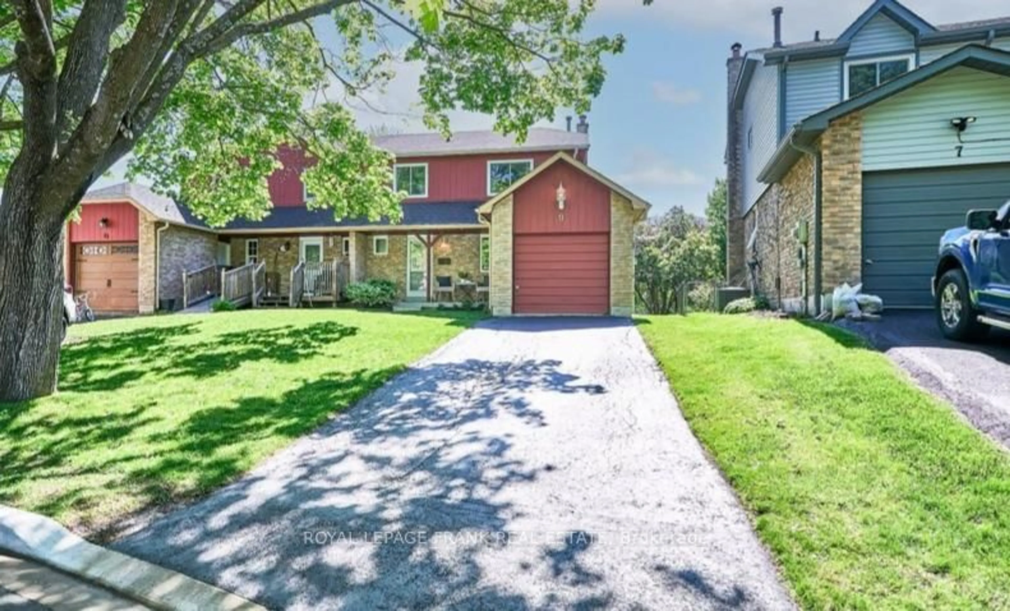 A pic from outside/outdoor area/front of a property/back of a property/a pic from drone, street for 9 Beecroft Crt, Whitby Ontario L1P 1C7