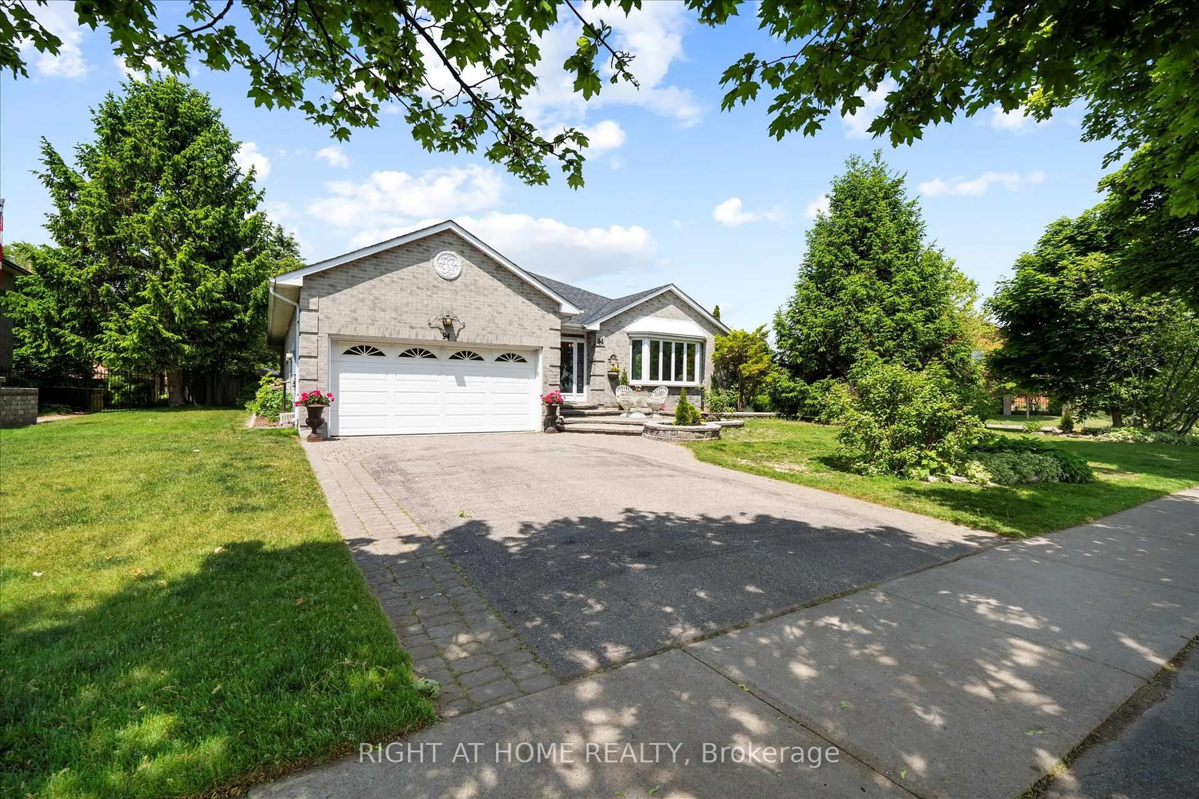 A pic from outside/outdoor area/front of a property/back of a property/a pic from drone, street for 94 Lake Driveway Way, Ajax Ontario L1S 4T2