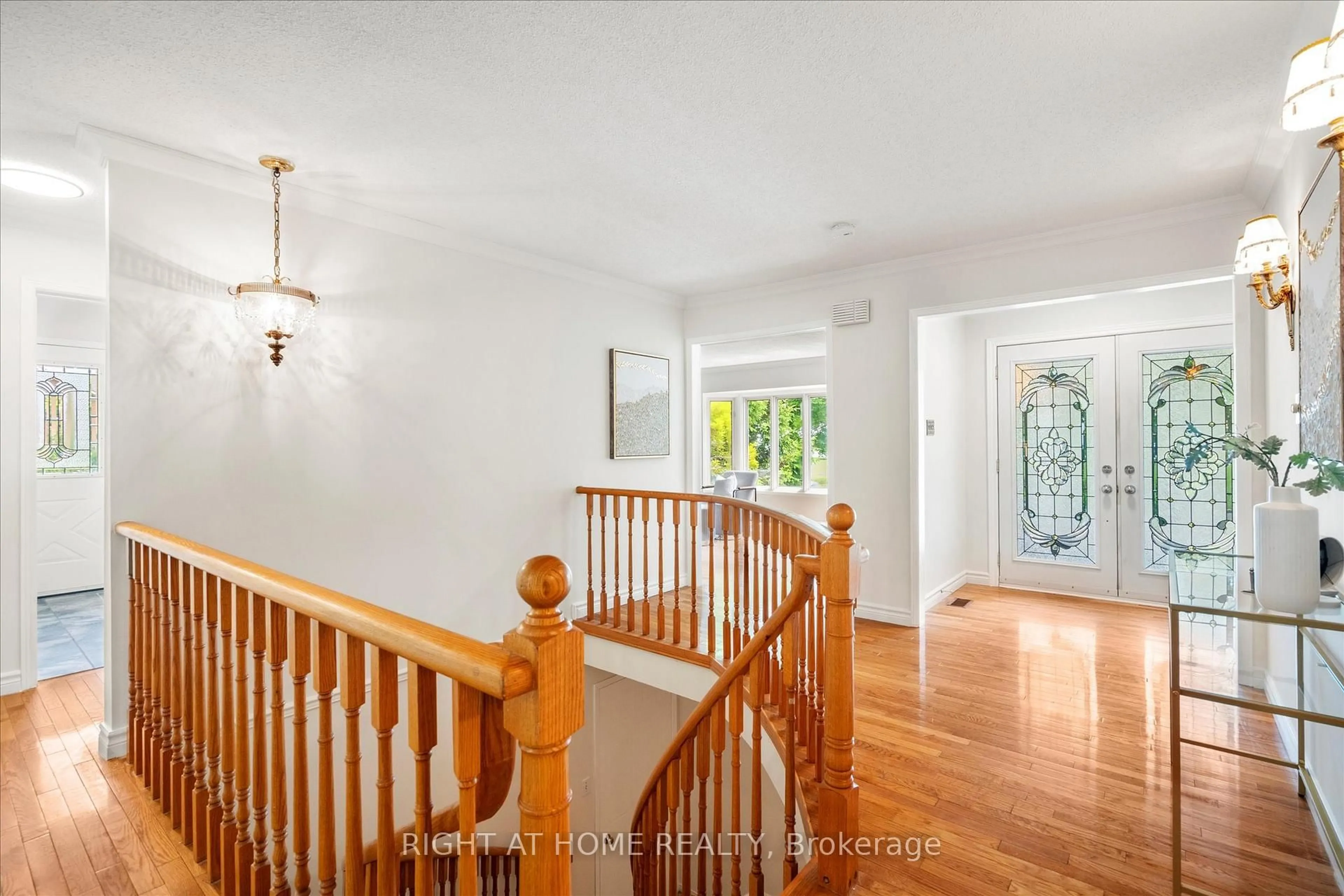 Indoor entryway for 94 Lake Driveway Way, Ajax Ontario L1S 4T2