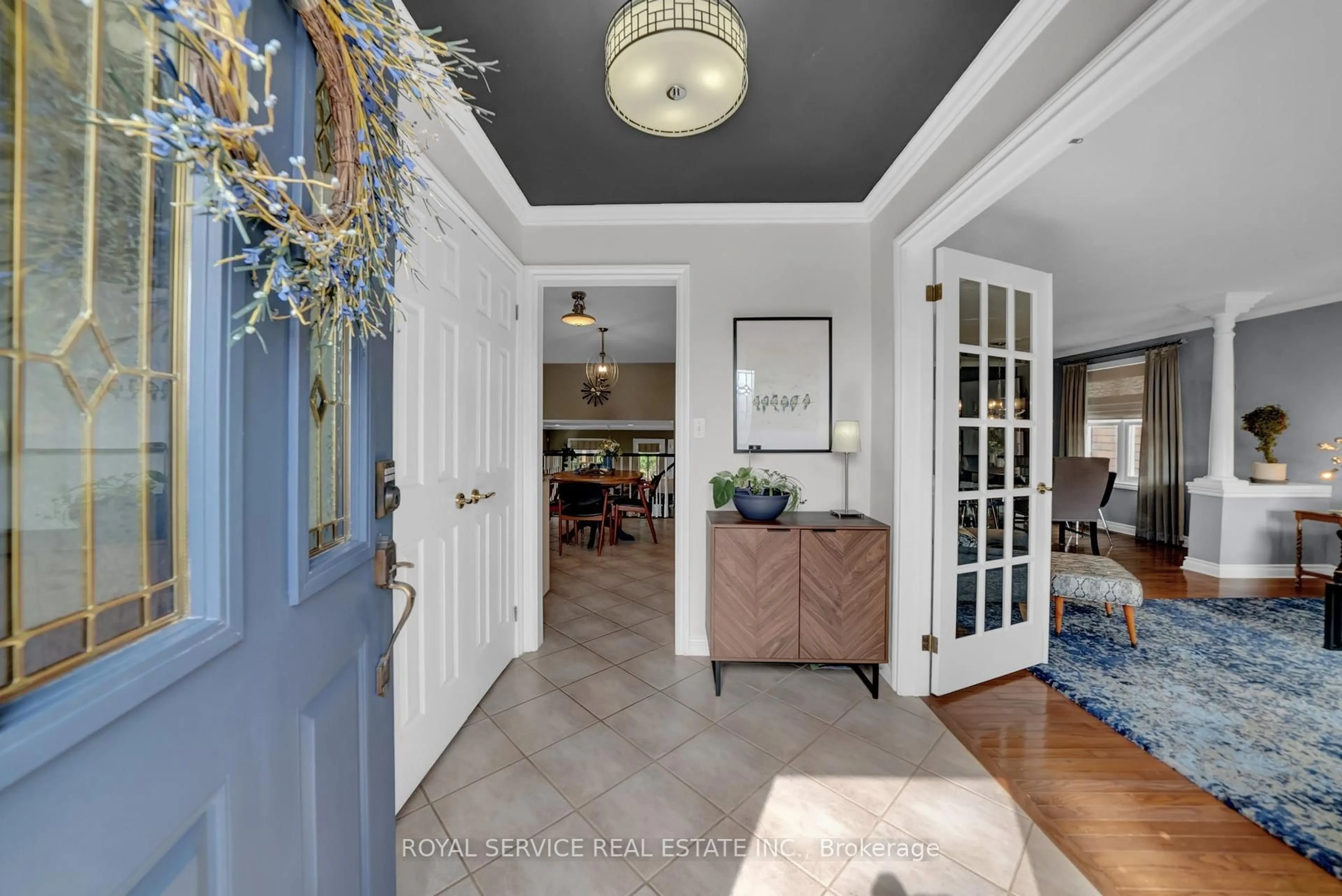 Indoor entryway for 88 Simpson Ave, Clarington Ontario L1C 2J1