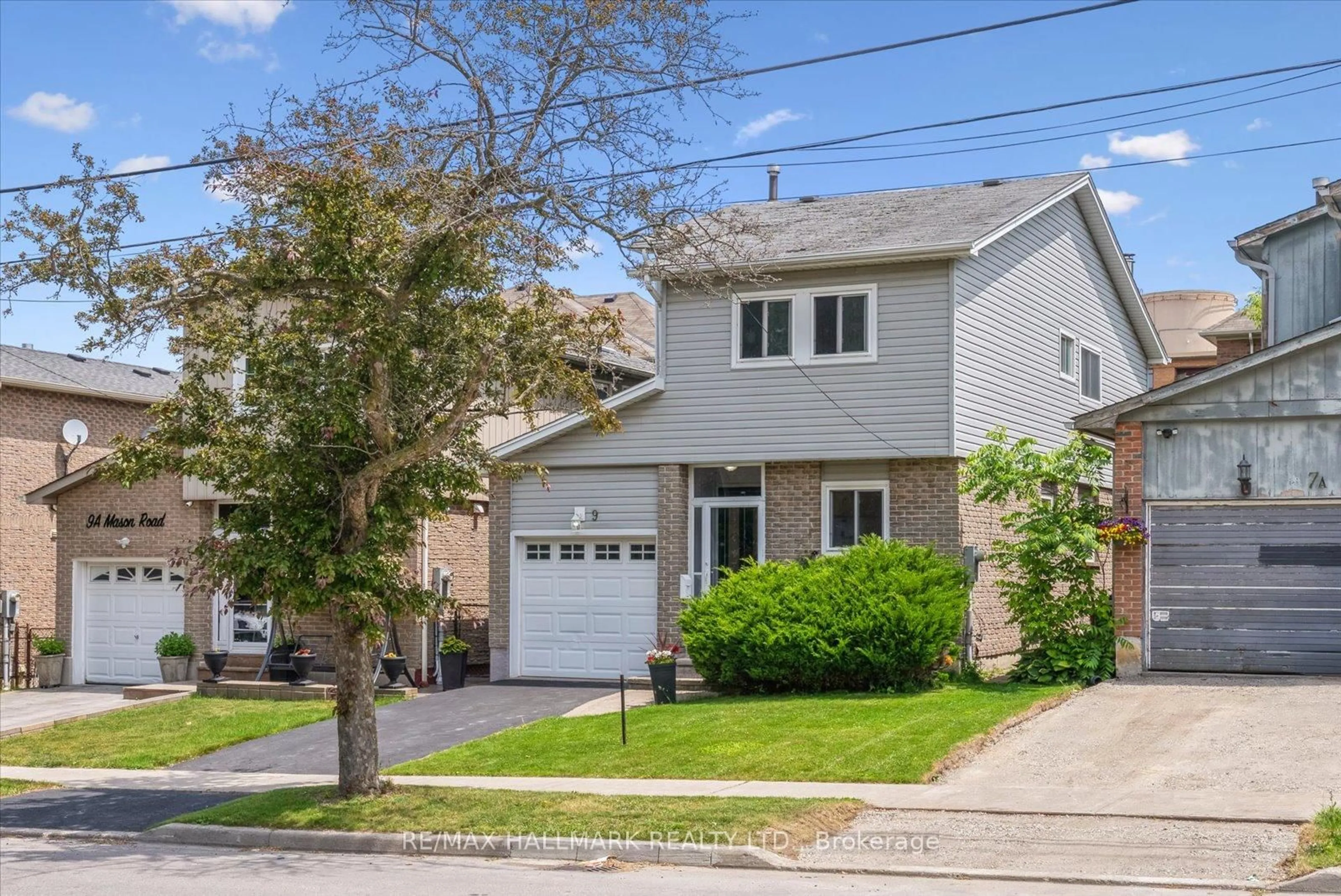 Home with vinyl exterior material, street for 9 Mason Rd, Toronto Ontario M1M 3P9