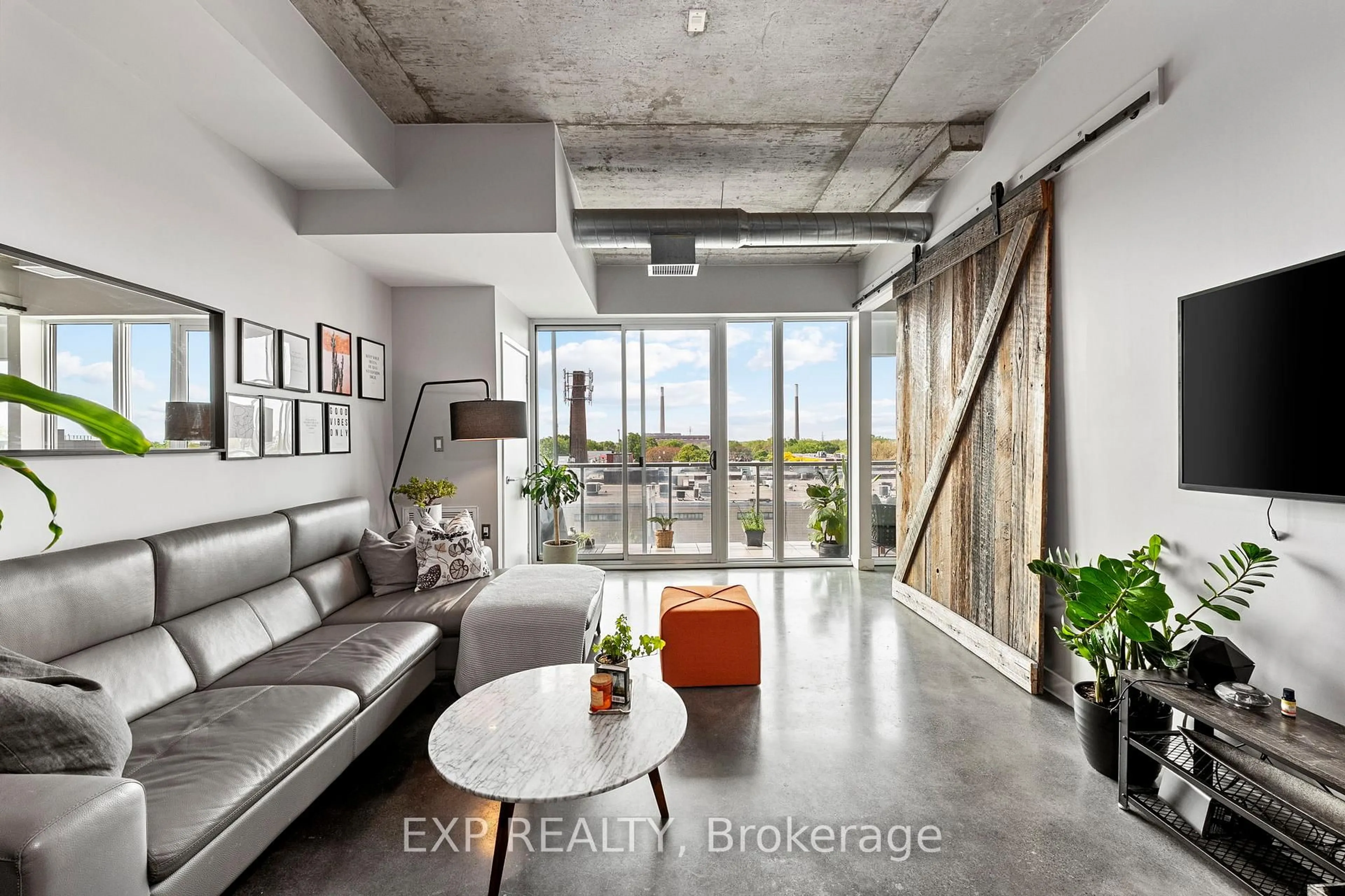 Indoor entryway for 201 Carlaw Ave #608, Toronto Ontario M4M 2S3