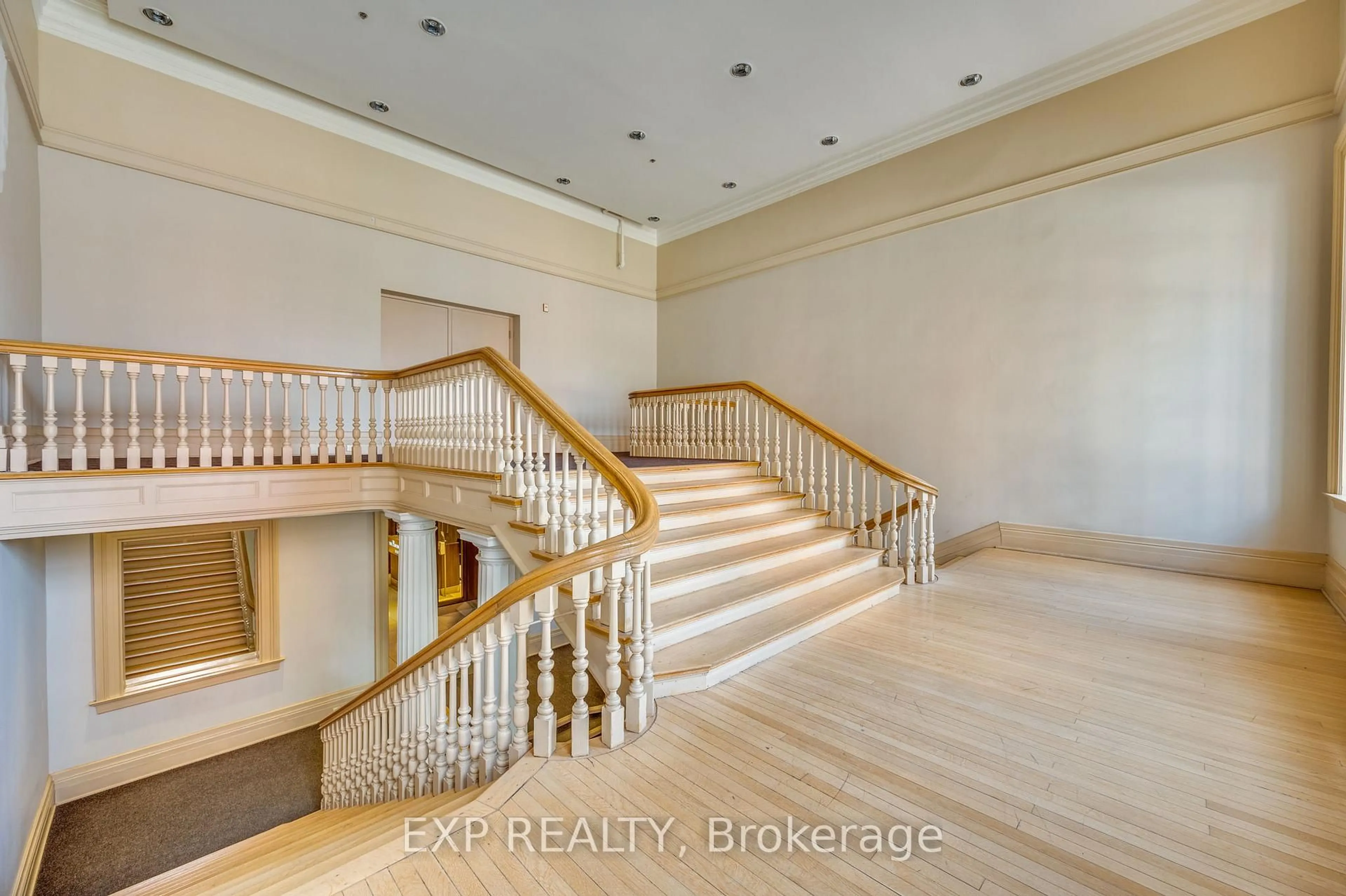 Indoor foyer for 201 Carlaw Ave #608, Toronto Ontario M4M 2S3