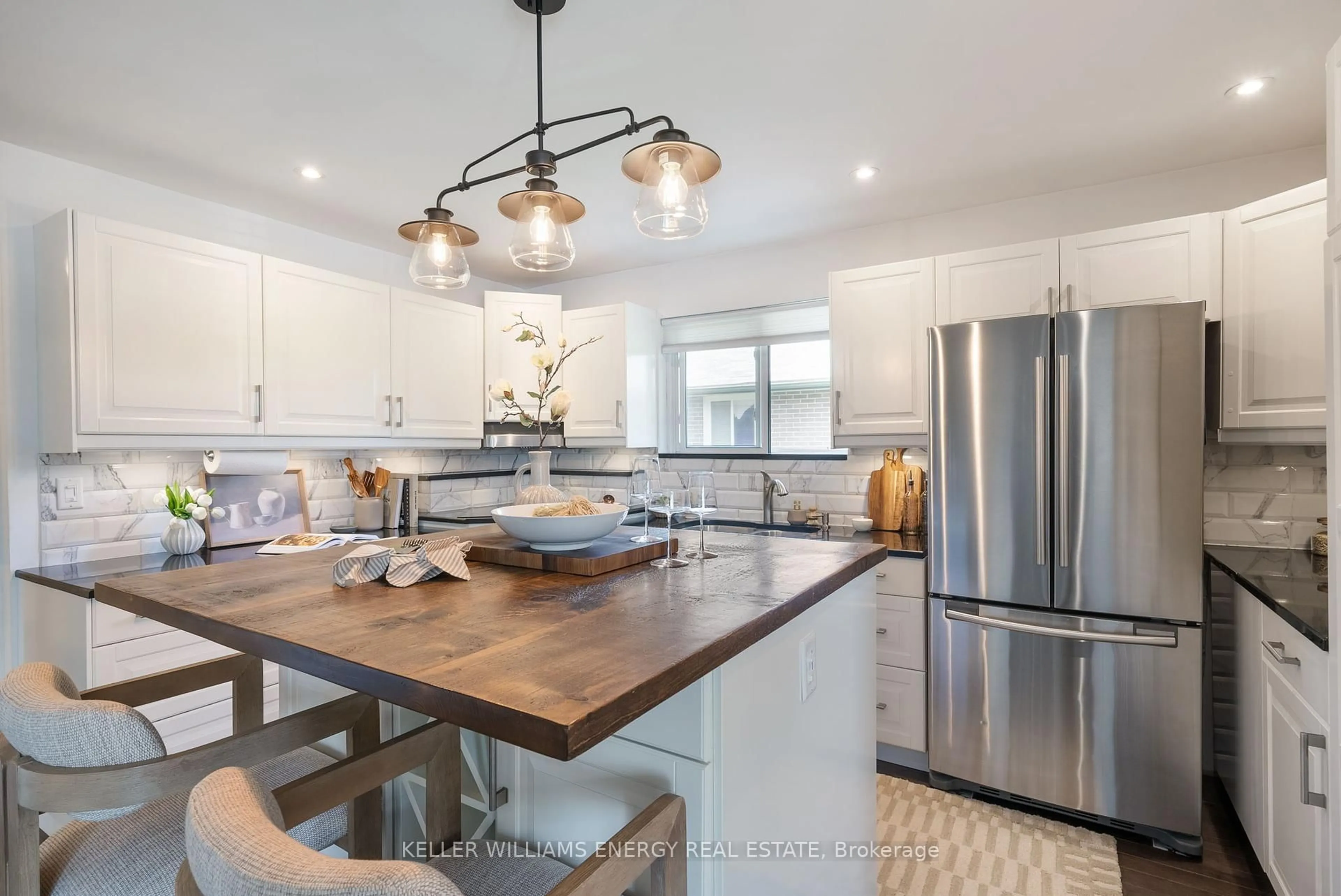 Open concept kitchen, ceramic/tile floor for 362 Elmridge St, Oshawa Ontario L1H 6R7