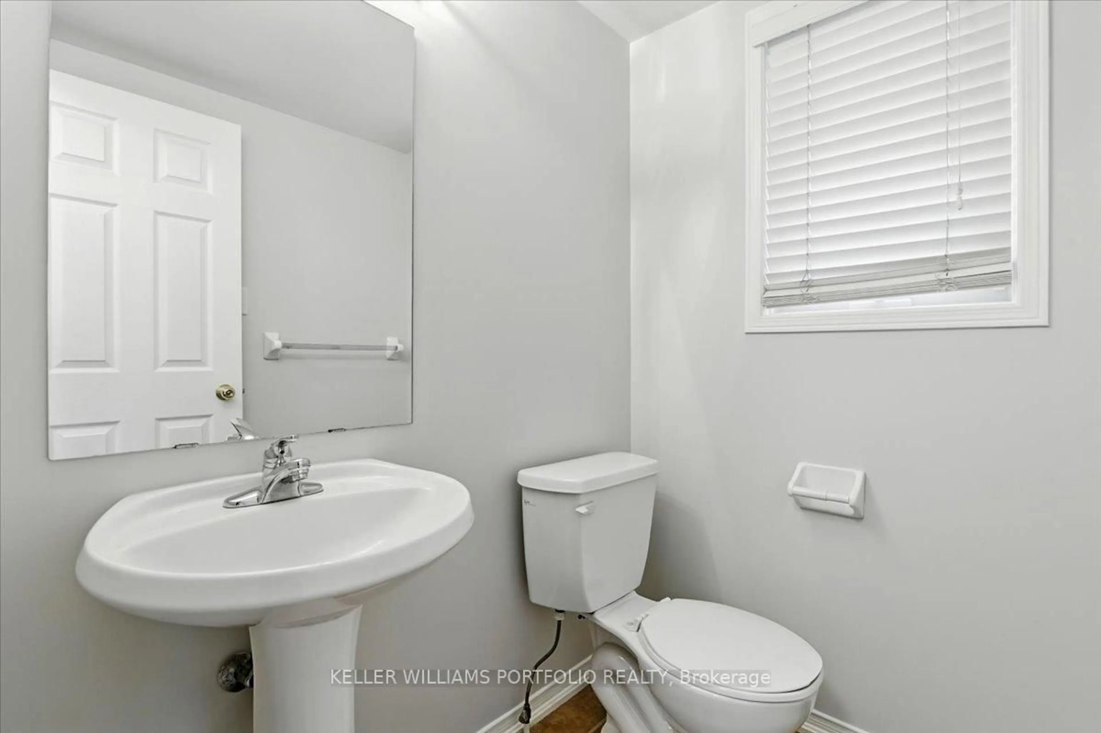 Standard bathroom, unknown for 2041 Secretariat Pl, Oshawa Ontario L1L 1C8
