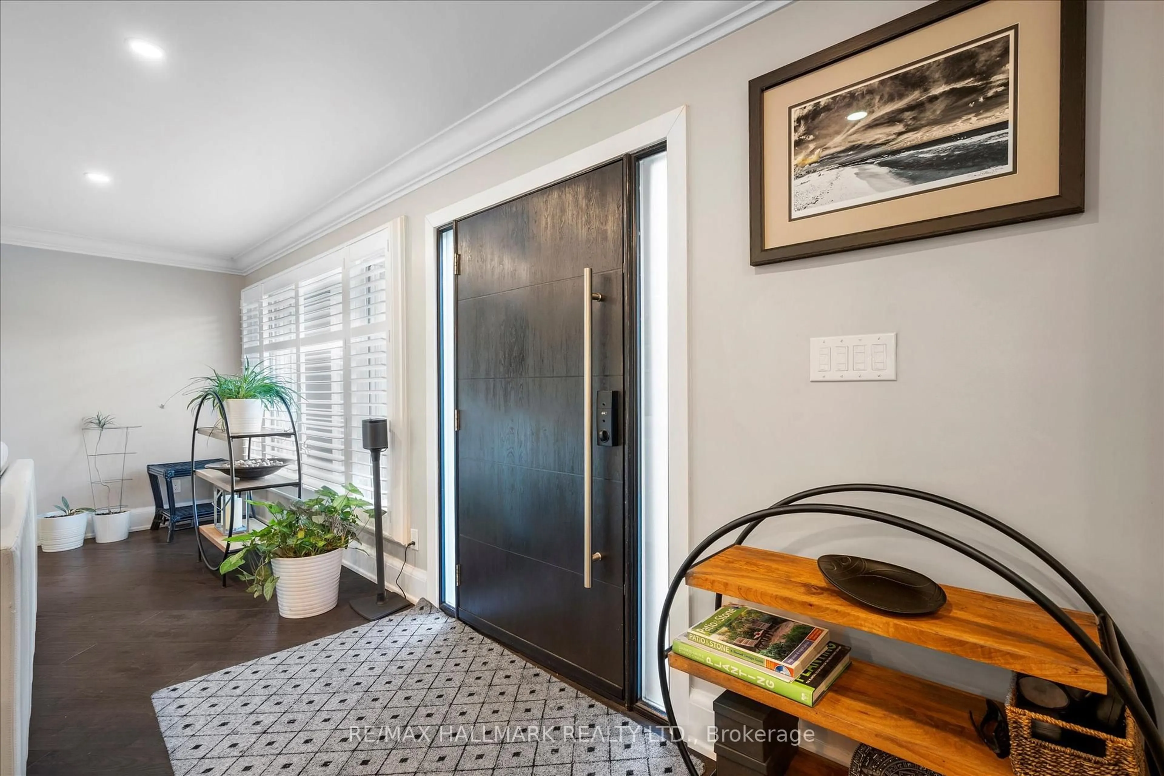 Indoor entryway for 322 East Ave, Toronto Ontario M1C 2W4