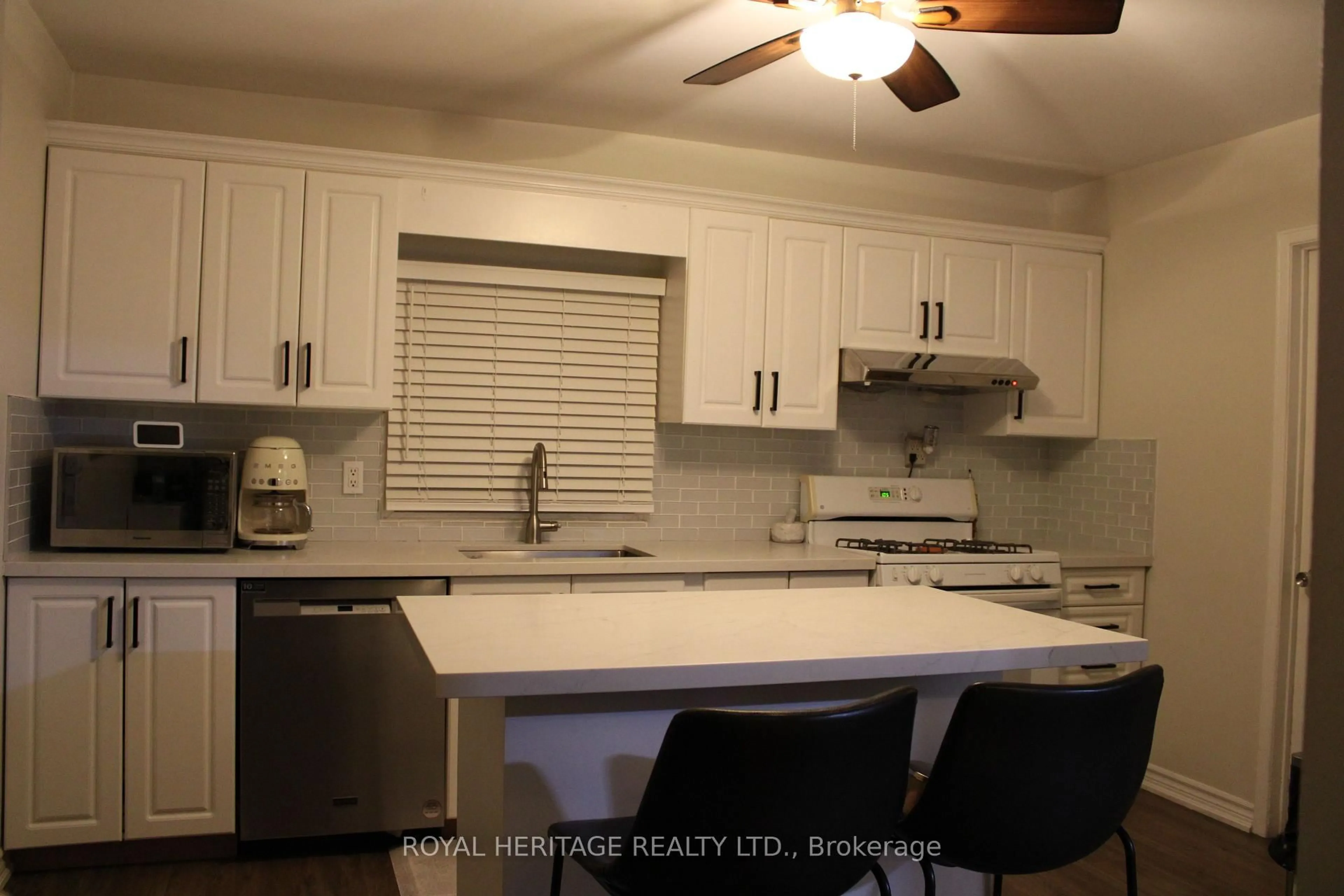 Open concept kitchen, unknown for 228 Court St, Oshawa Ontario L1H 4W7