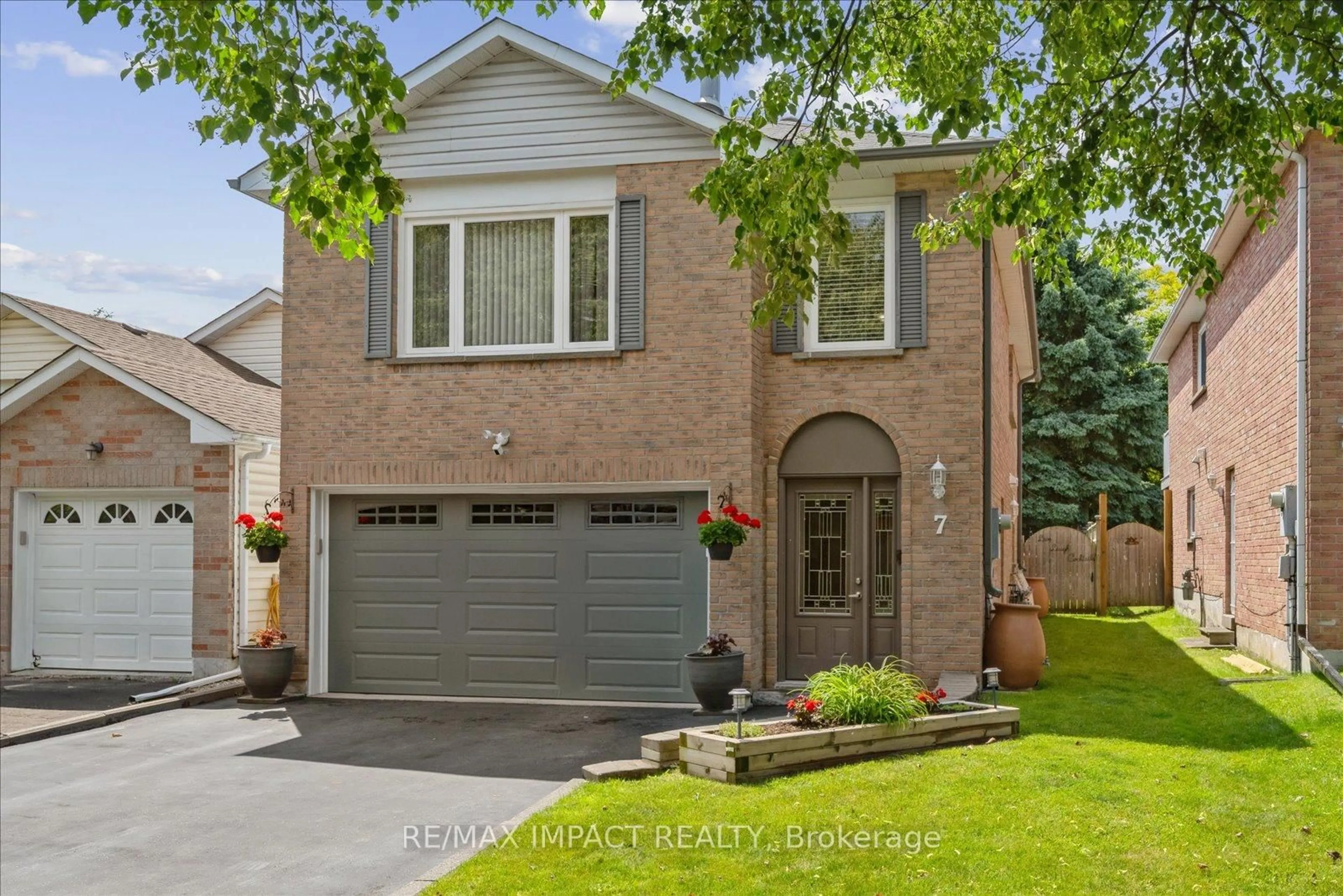 Home with brick exterior material, street for 7 Farncomb Cres, Clarington Ontario L1C 4L5