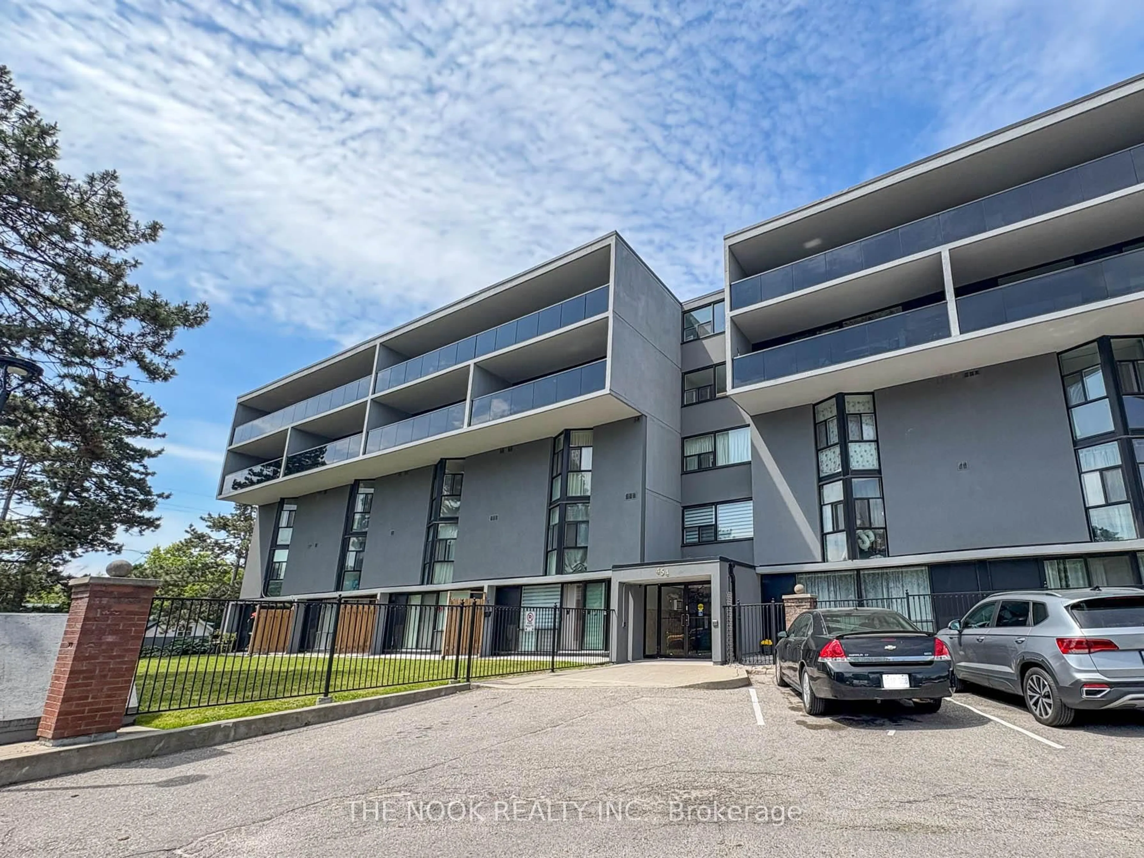 A pic from outside/outdoor area/front of a property/back of a property/a pic from drone, building for 454 Centre St #406, Oshawa Ontario L1H 4C2