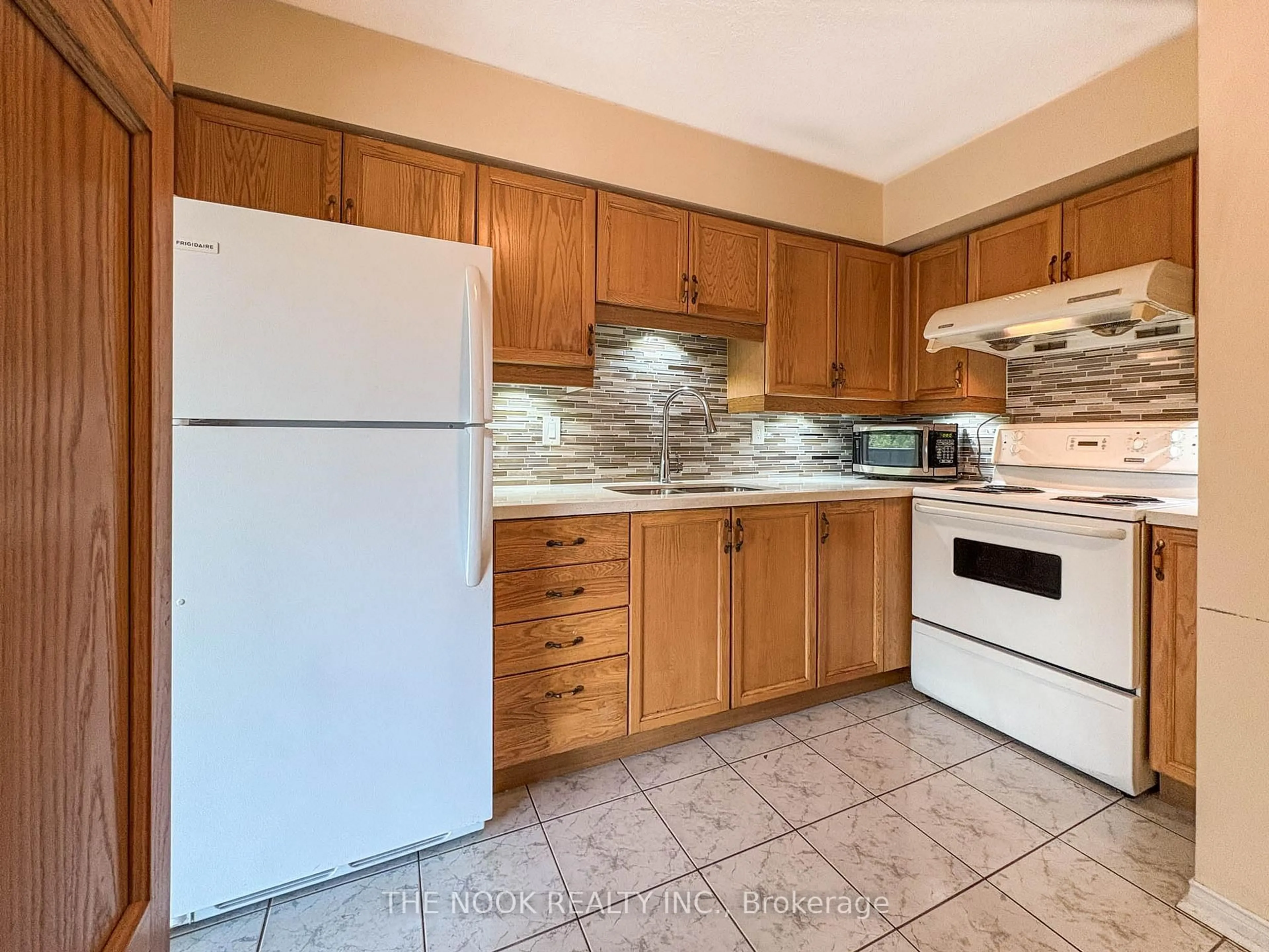 Standard kitchen, ceramic/tile floor for 454 Centre St #406, Oshawa Ontario L1H 4C2