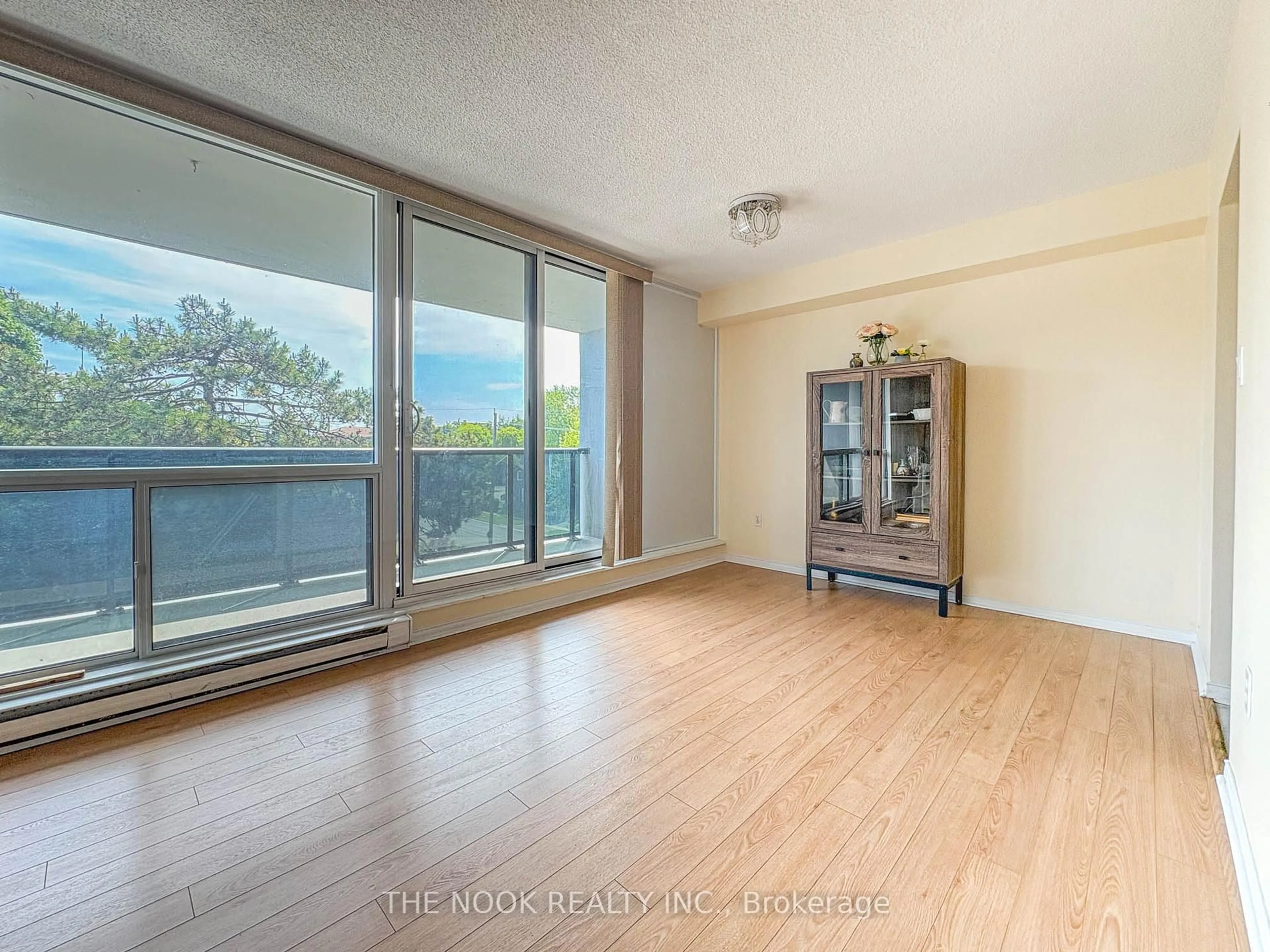 Unknown for 454 Centre St #406, Oshawa Ontario L1H 4C2