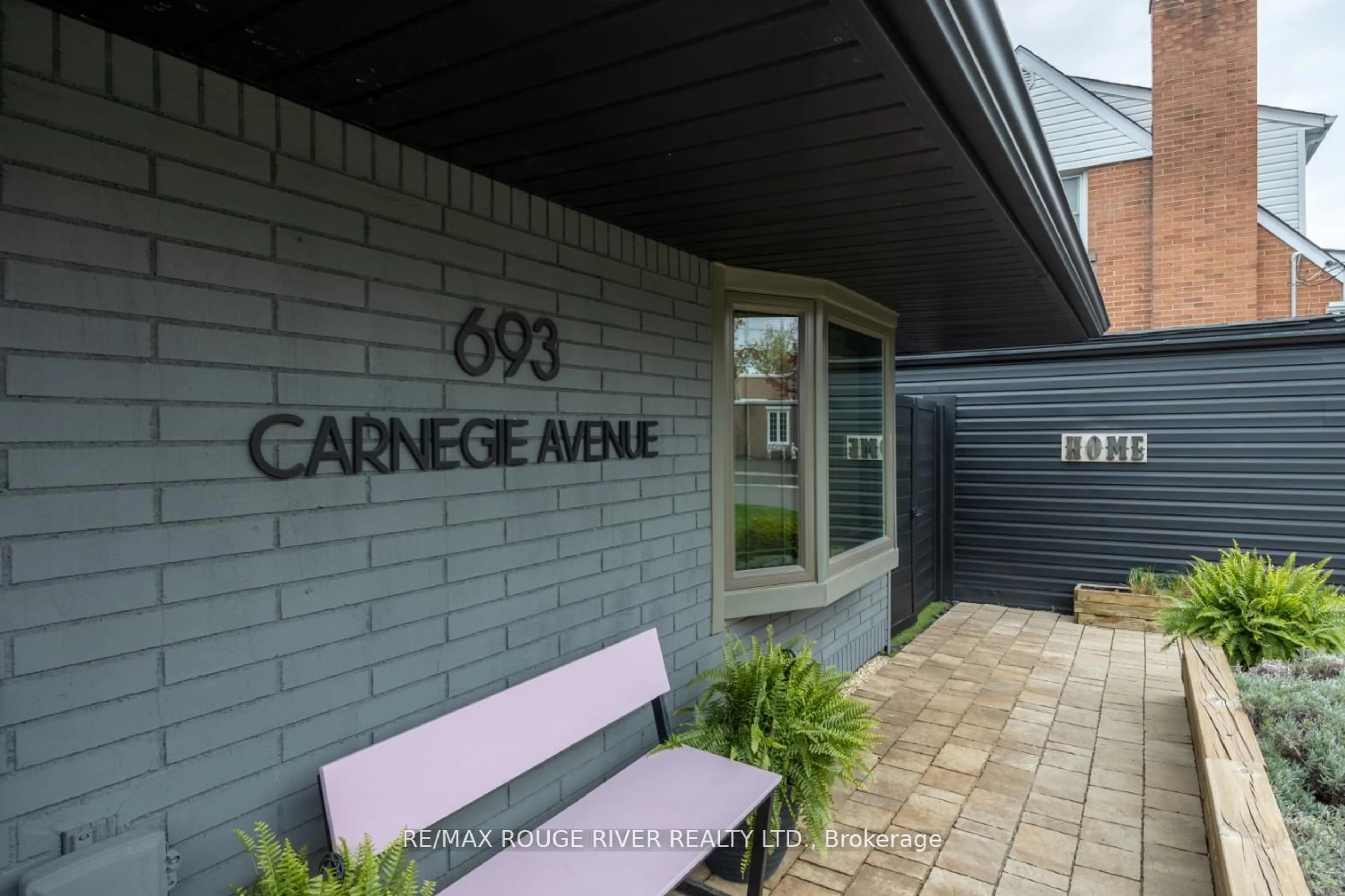 Unknown for 693 Carnegie Ave, Oshawa Ontario L1G 4R5