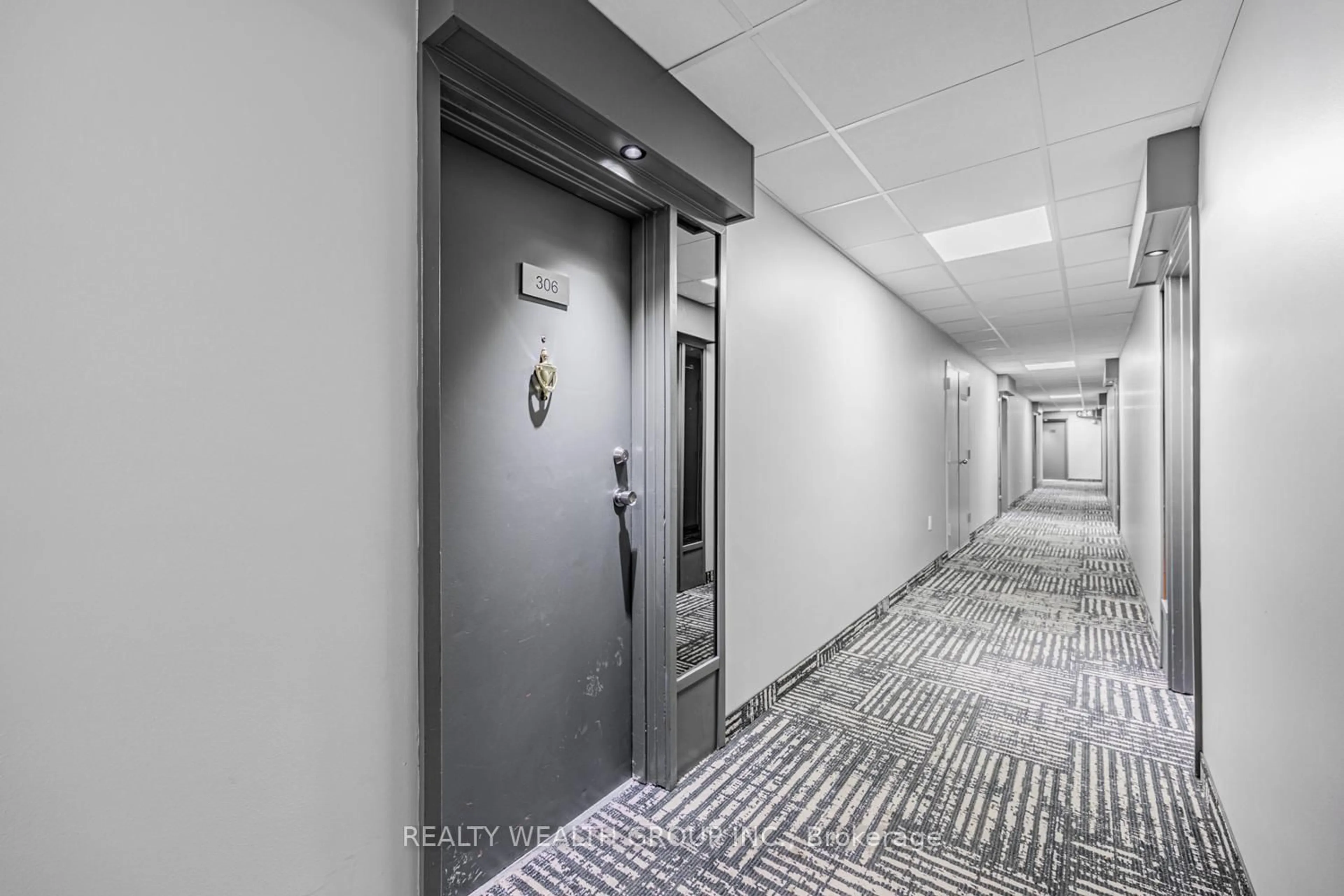 Indoor foyer for 4062 Lawrence Ave #306, Toronto Ontario M1E 4V5