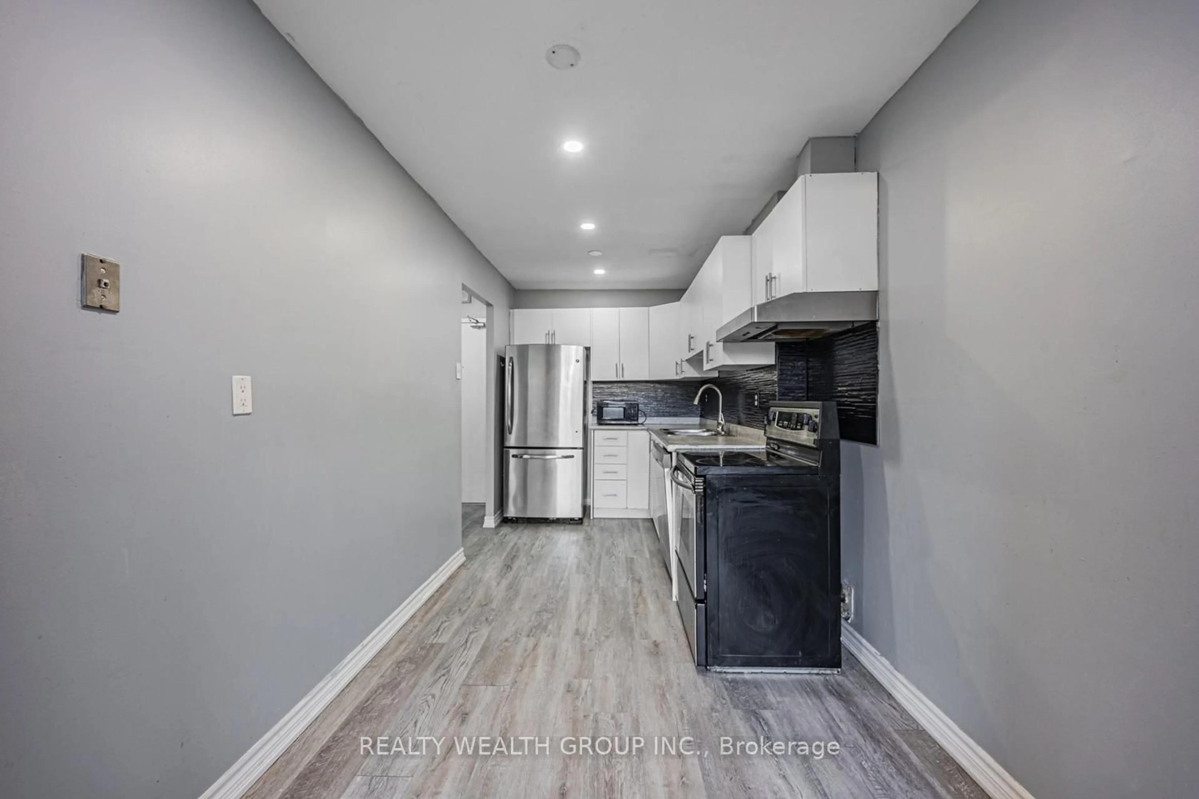 Standard kitchen, unknown for 4062 Lawrence Ave #306, Toronto Ontario M1E 4V5