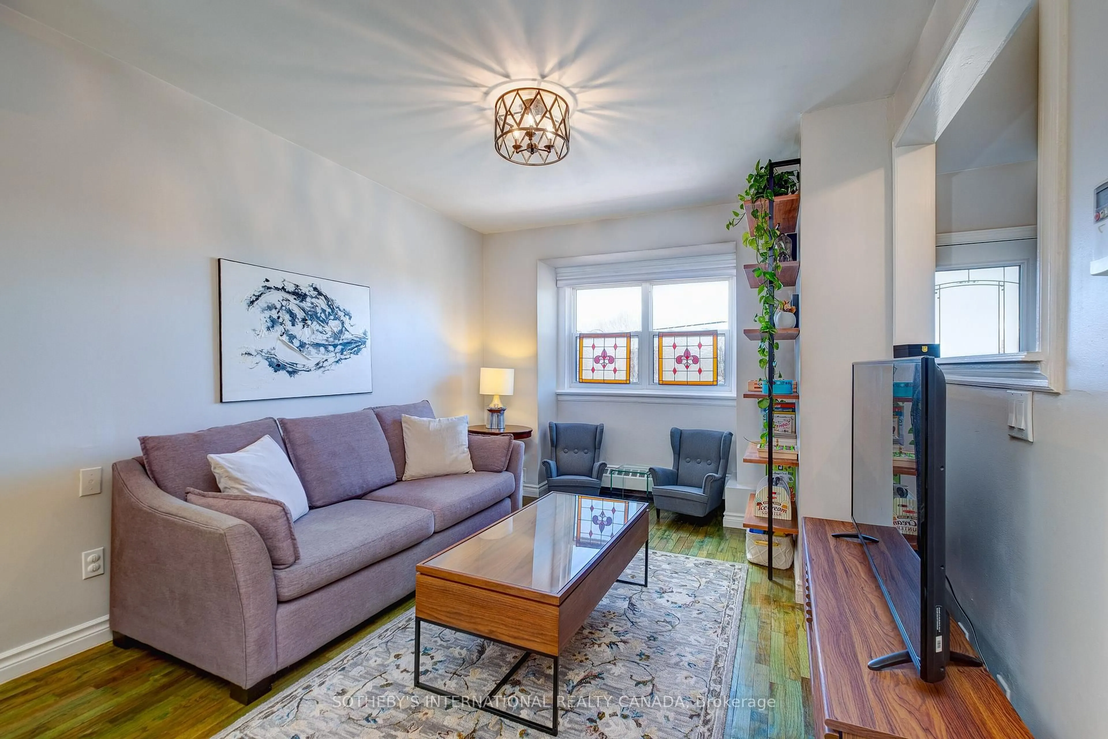 Living room with furniture, wood/laminate floor for 69 Maybourne Ave, Toronto Ontario M1L 2W1