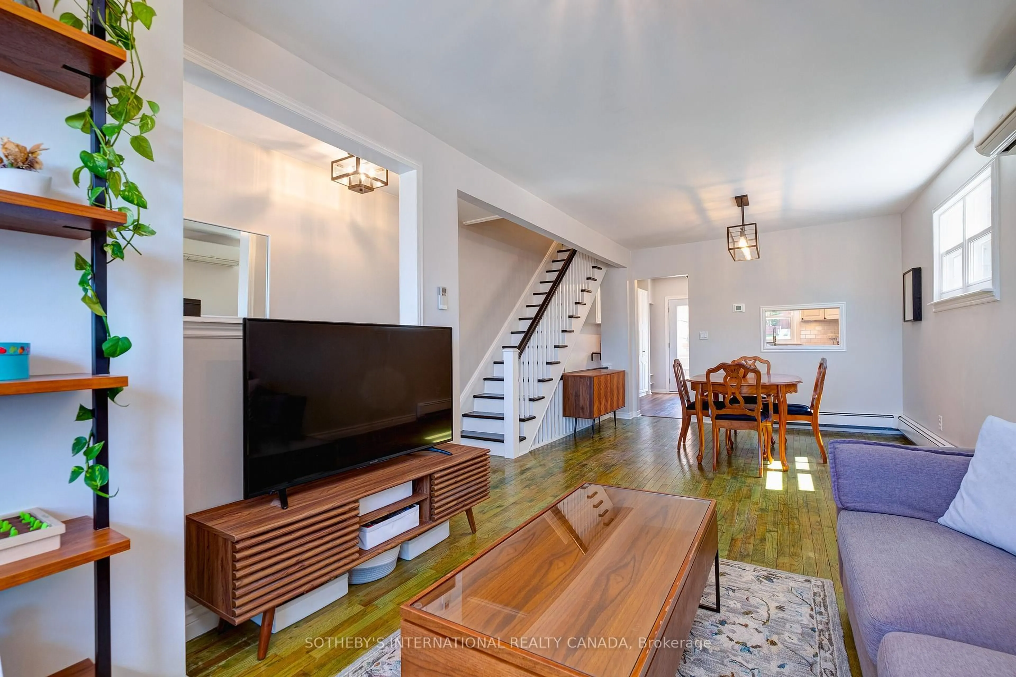 Living room with furniture, wood/laminate floor for 69 Maybourne Ave, Toronto Ontario M1L 2W1