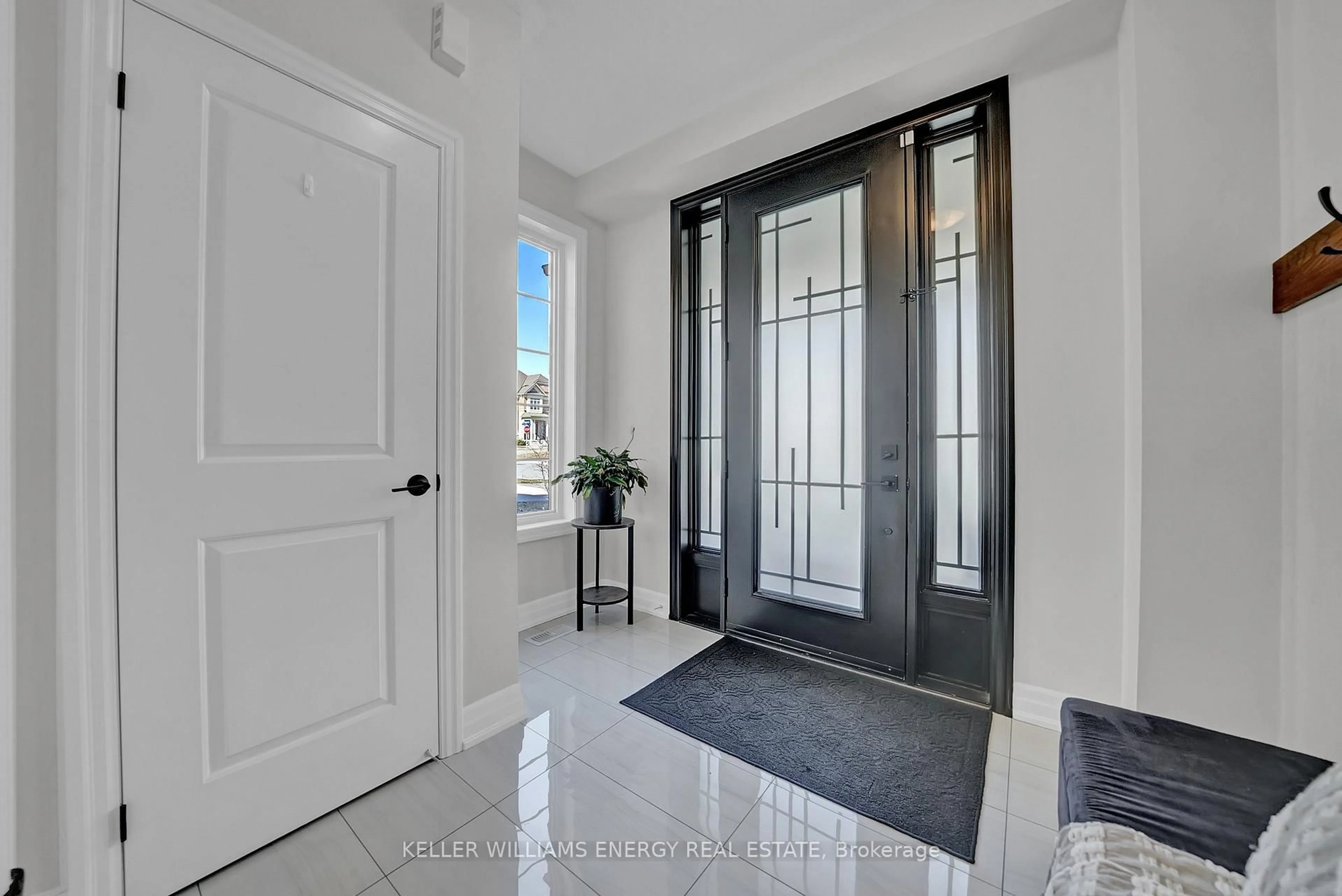 Indoor entryway for 6 Hayeraft St, Whitby Ontario L1P 0C6