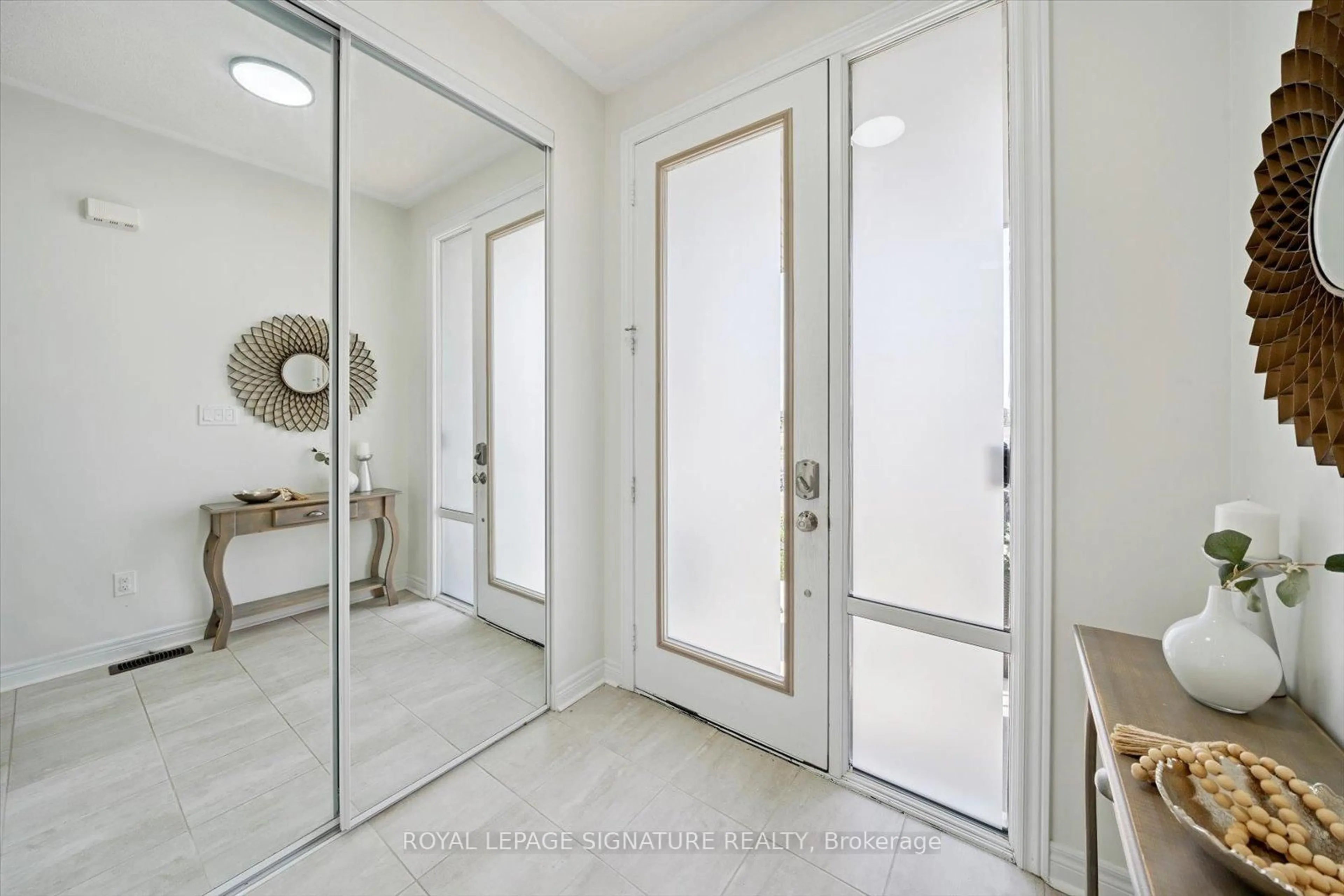 Indoor entryway for 1156 Drawstring Lane, Pickering Ontario L1X 0G7