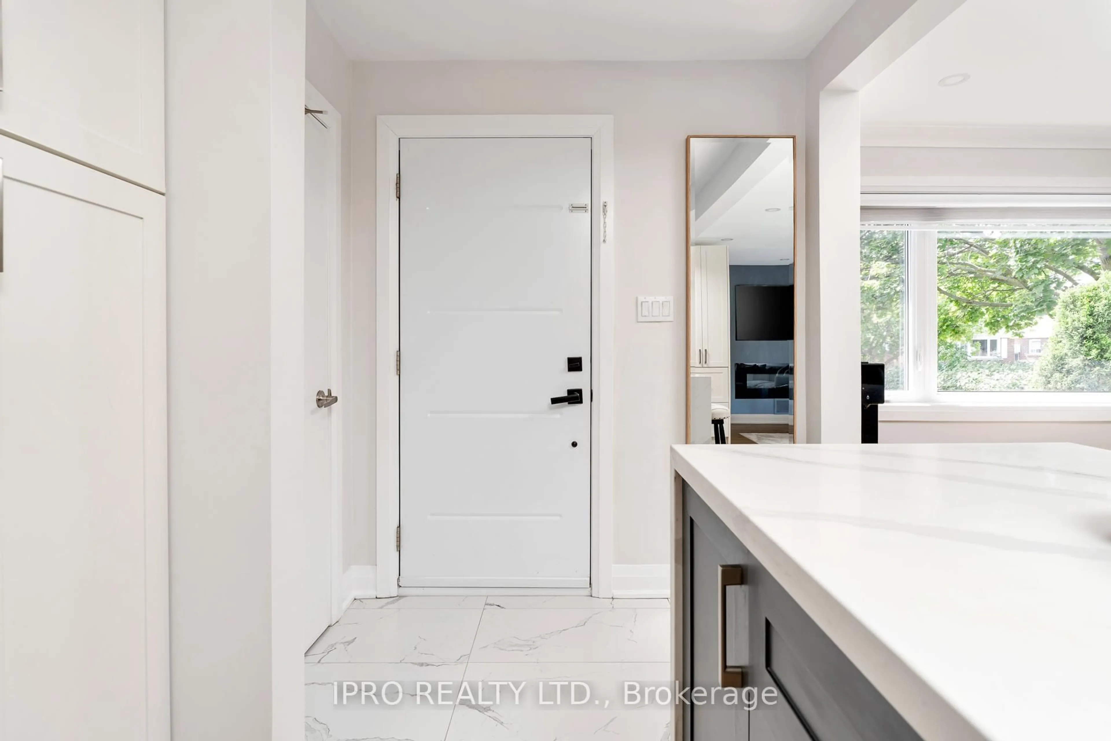 Indoor entryway for 11 Shangarry Dr, Toronto Ontario M1R 1A4