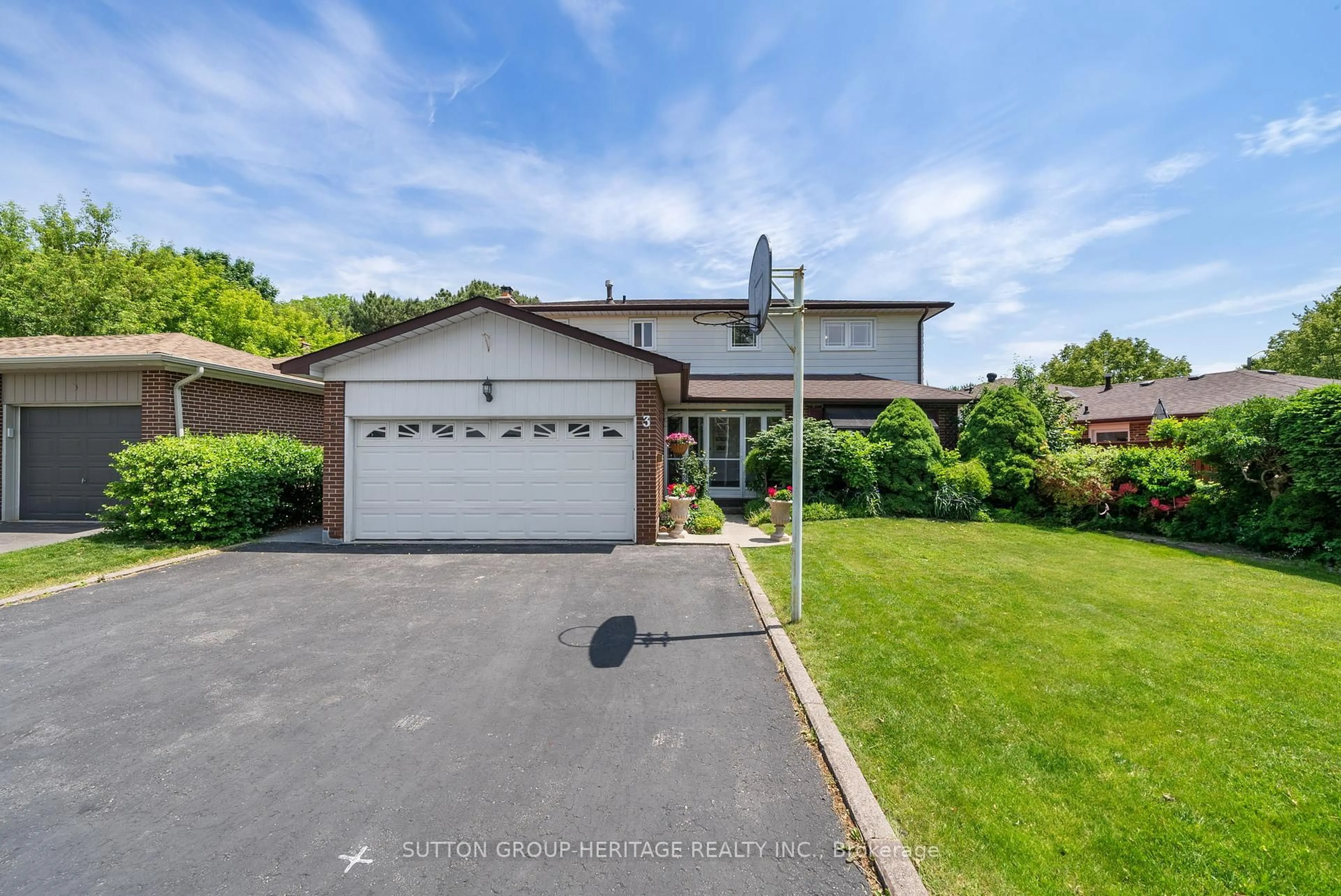 A pic from outside/outdoor area/front of a property/back of a property/a pic from drone, unknown for 3 Tilley Dr, Toronto Ontario M1C 2T9