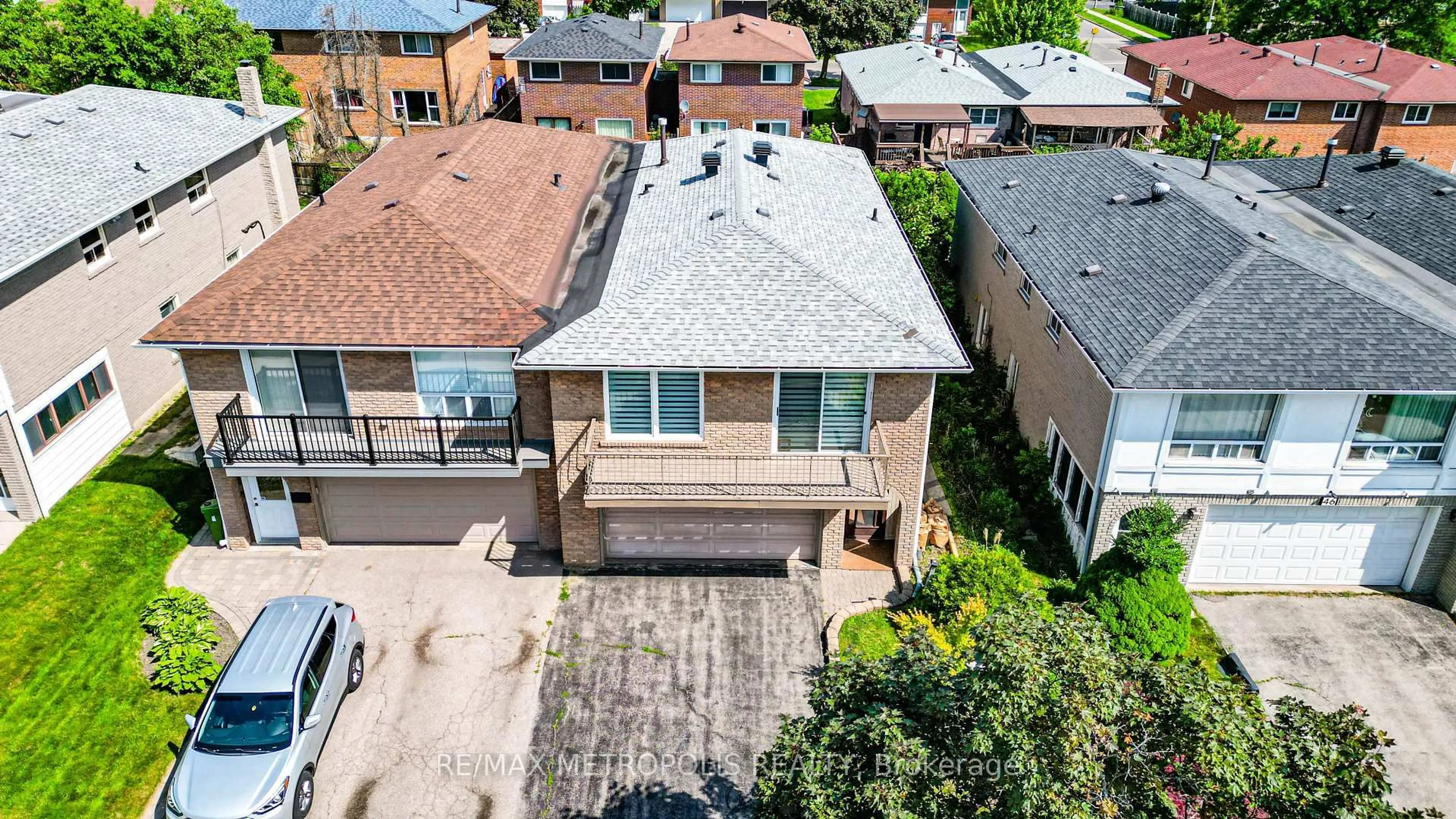 A pic from outside/outdoor area/front of a property/back of a property/a pic from drone, street for 44 Tineta Cres, Toronto Ontario M1S 2Y6