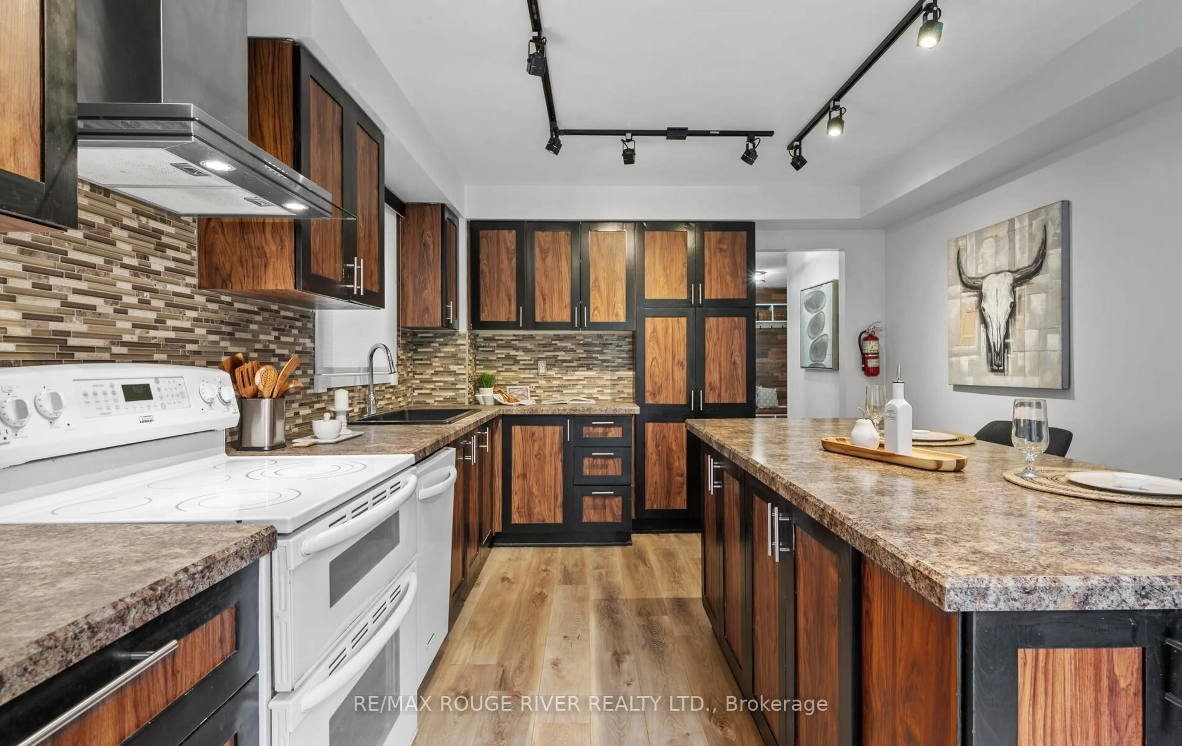 Open concept kitchen, unknown for 130 Mullen Dr Dr, Ajax Ontario L1T 2A7