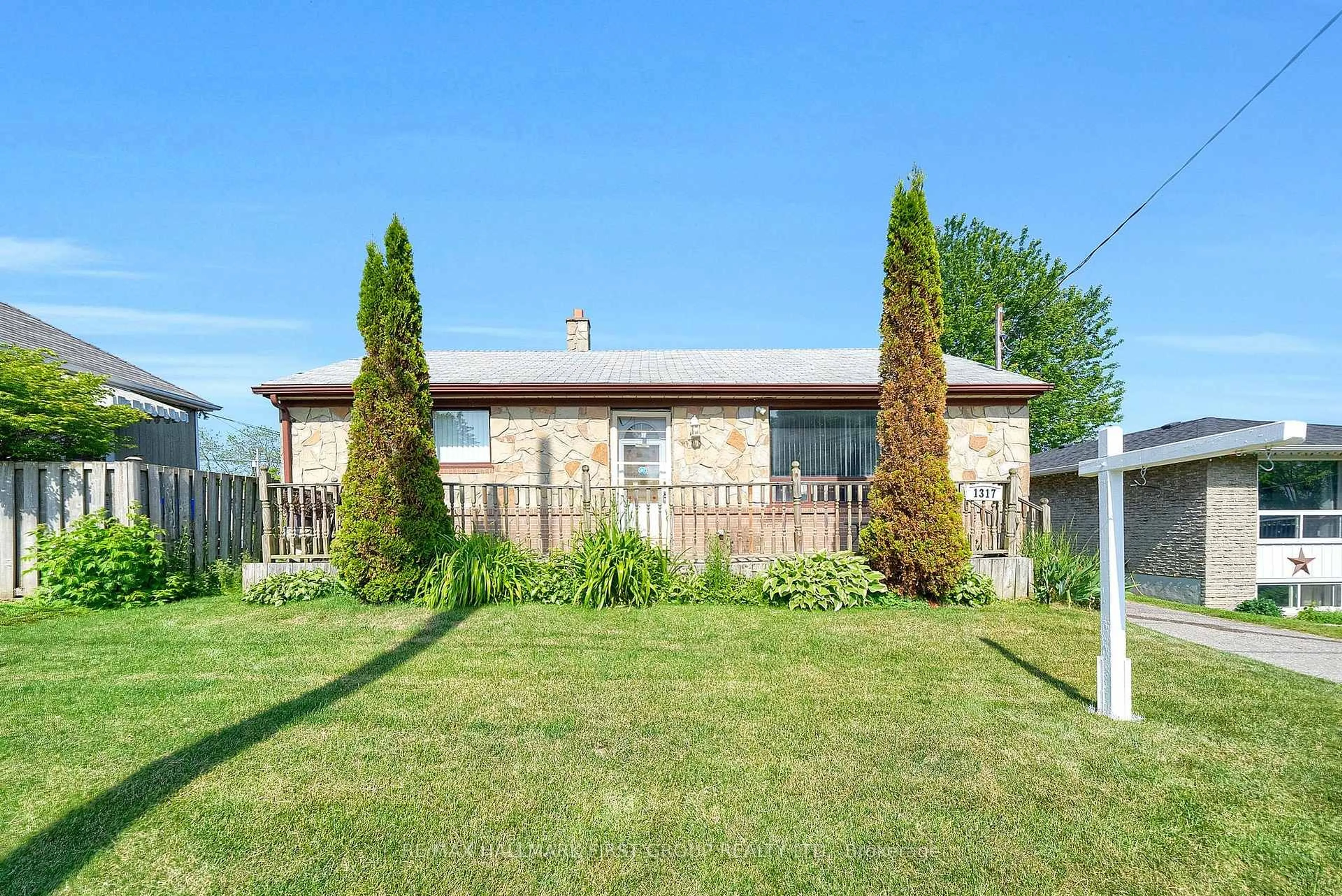 Unknown for 1317 Cedar St, Oshawa Ontario L1J 3S4