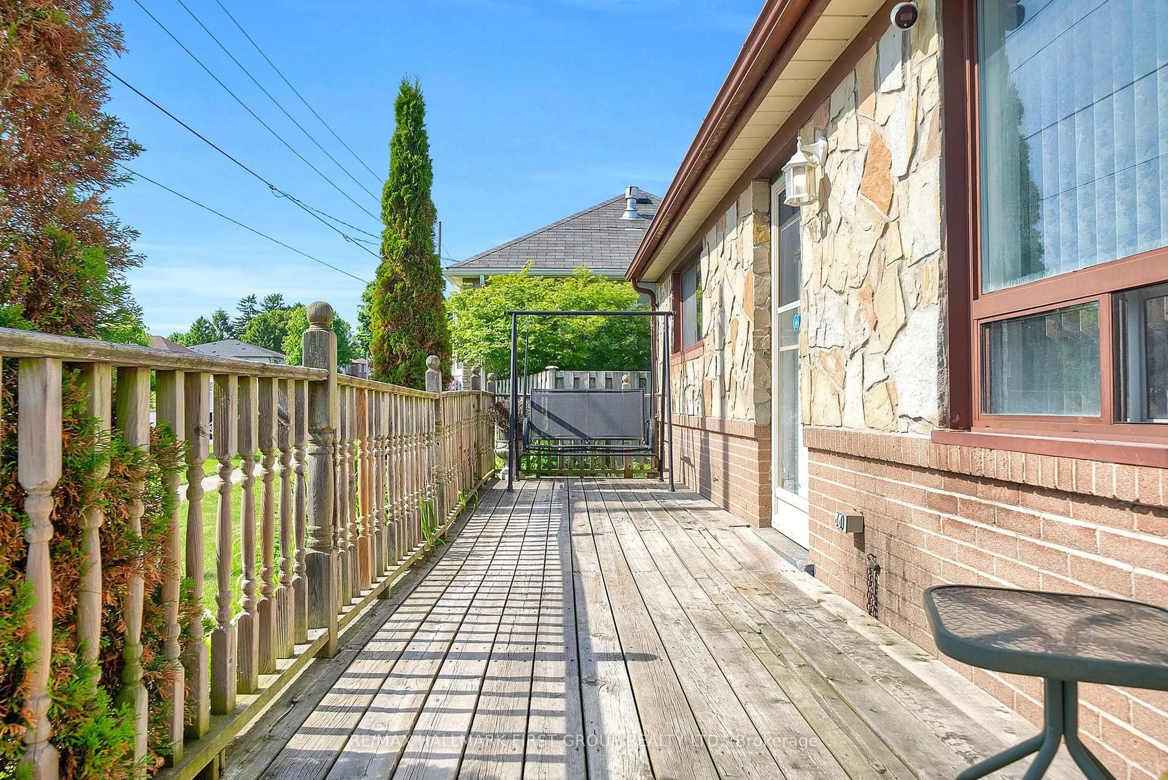 Patio, street for 1317 Cedar St, Oshawa Ontario L1J 3S4