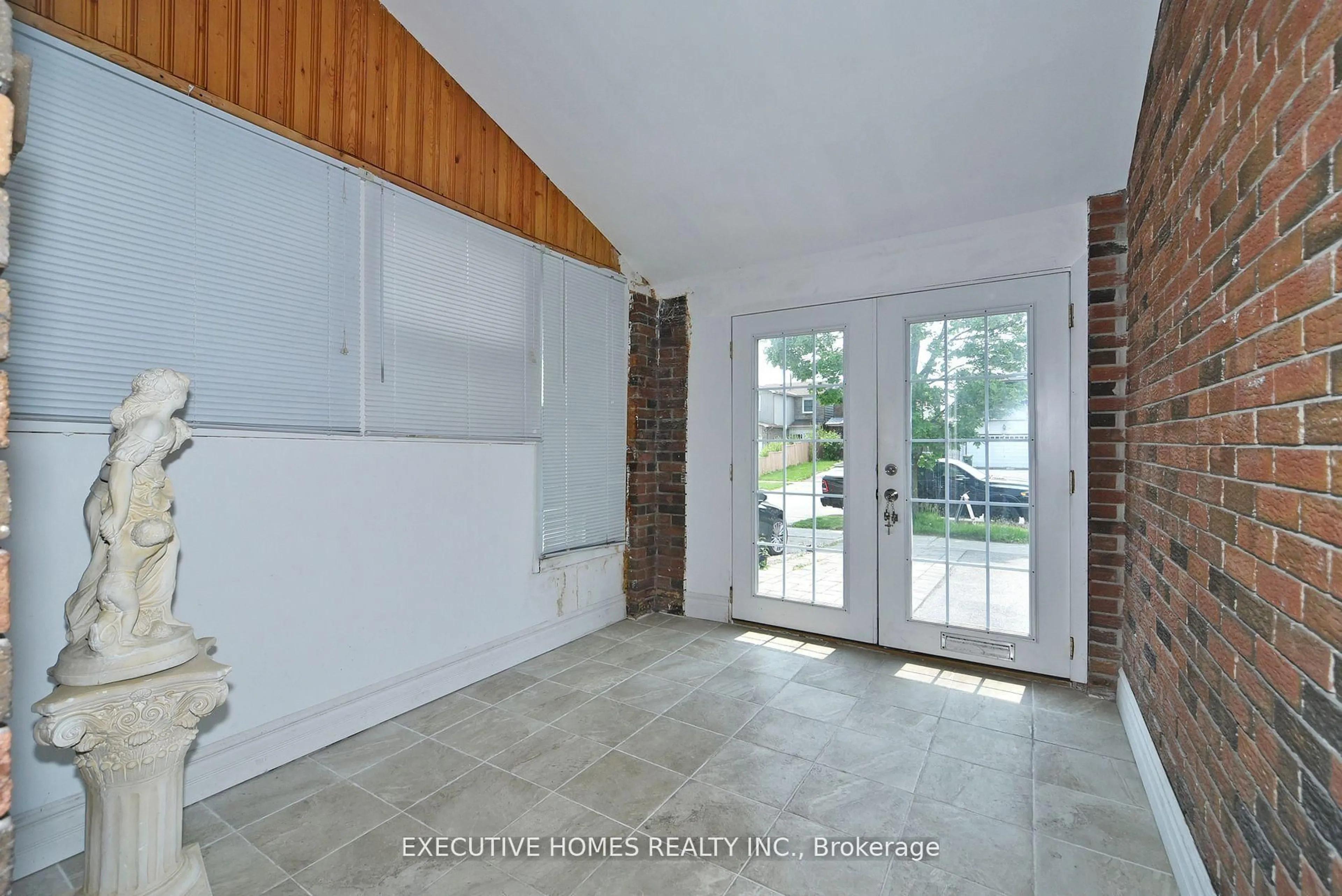 Indoor entryway for 194 Braymore Blvd, Toronto Ontario M1B 2G8