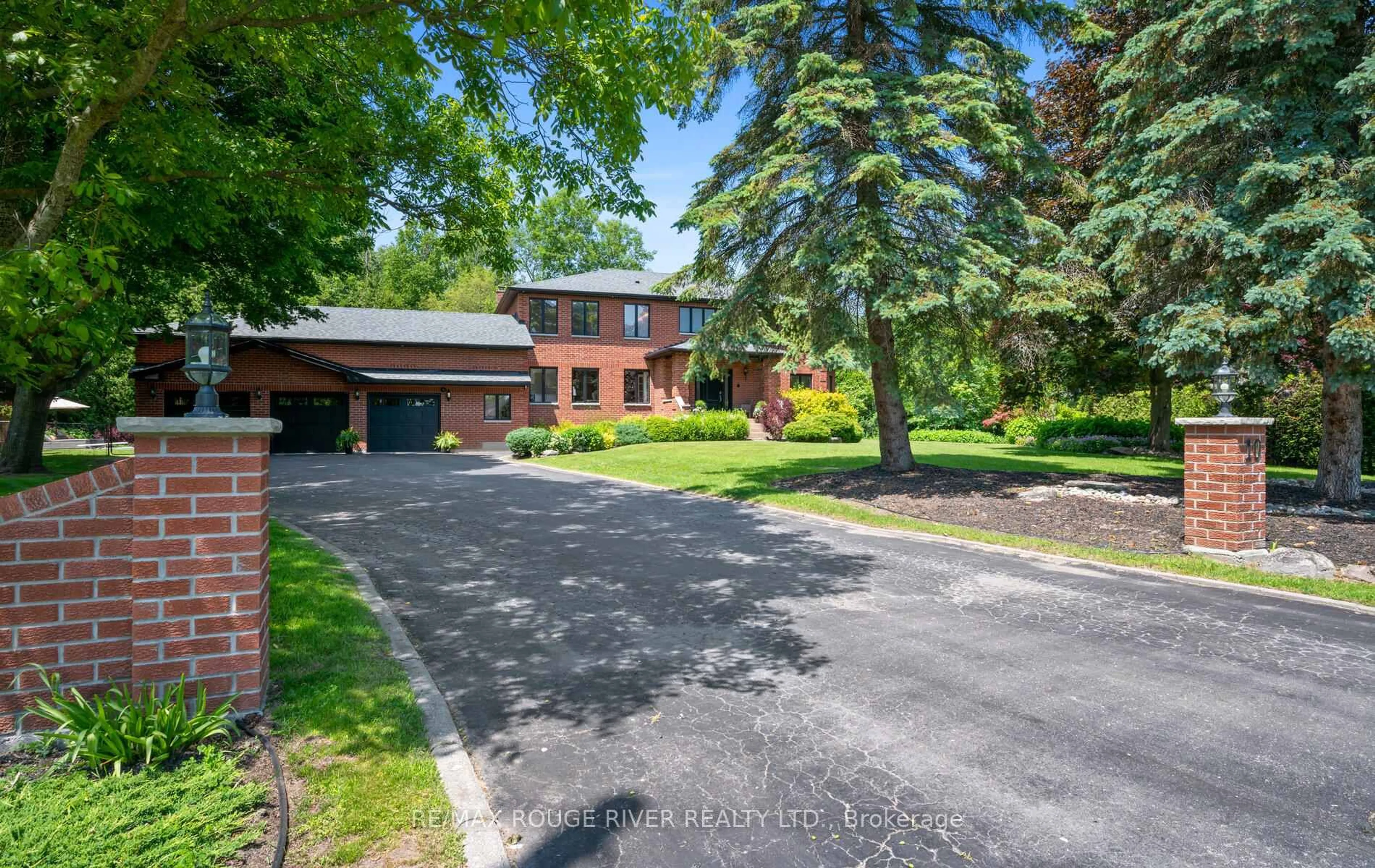 A pic from outside/outdoor area/front of a property/back of a property/a pic from drone, street for 10 Kresia Lane, Clarington Ontario L1E 2G8