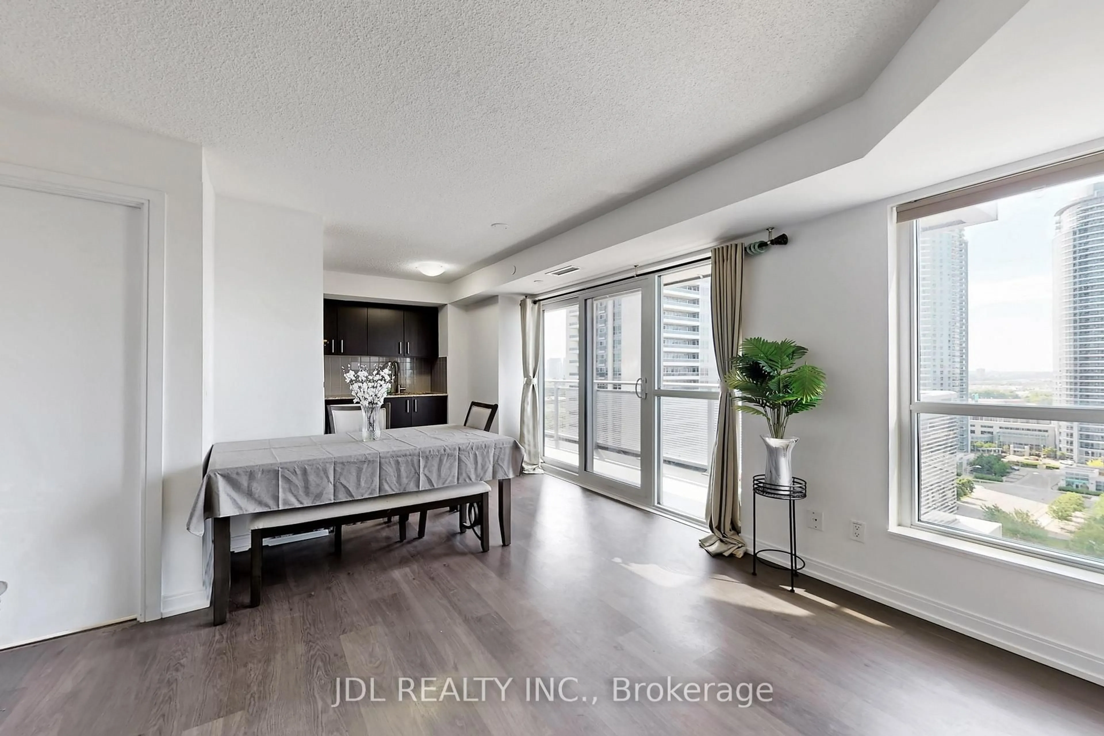 Indoor entryway for 255 Village Green Sq #1402, Toronto Ontario M1S 0L3