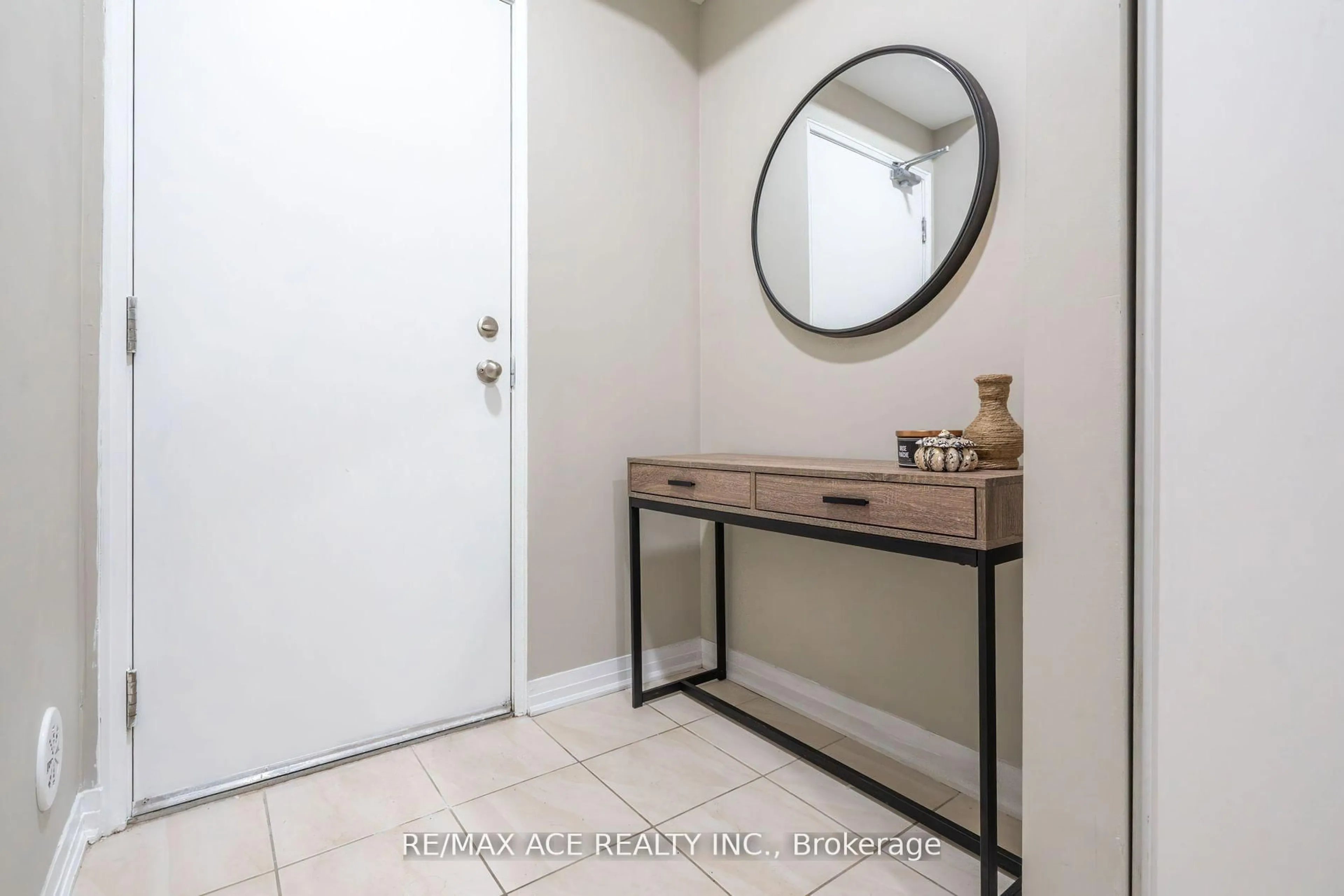 Indoor entryway for 1365 Neilson Rd #23, Toronto Ontario M1B 0C6