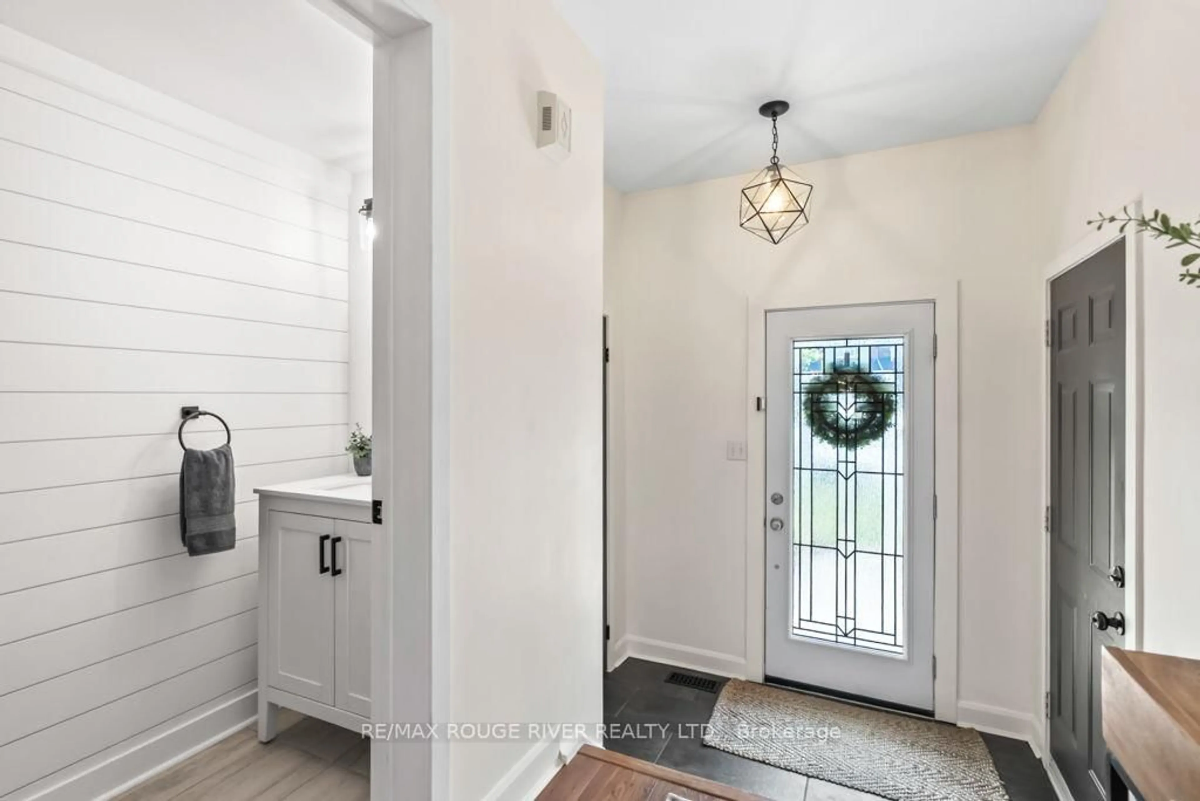 Indoor entryway for 51 Plantation Crt, Whitby Ontario L1P 1R1