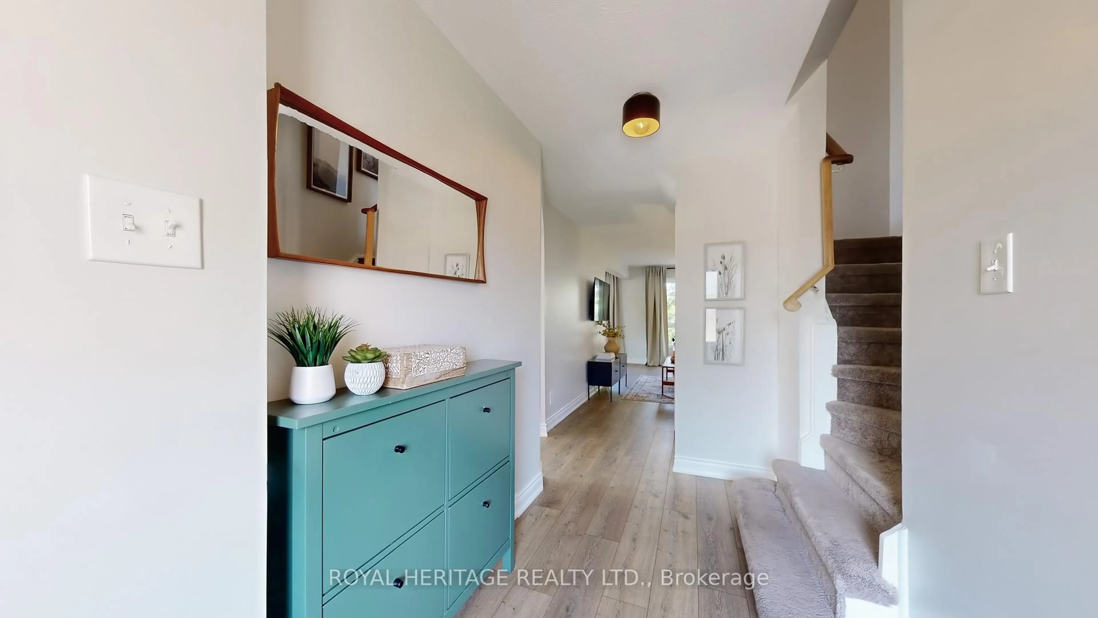 Indoor entryway for 591 Cobblehill Dr, Oshawa Ontario L1K 1Y6