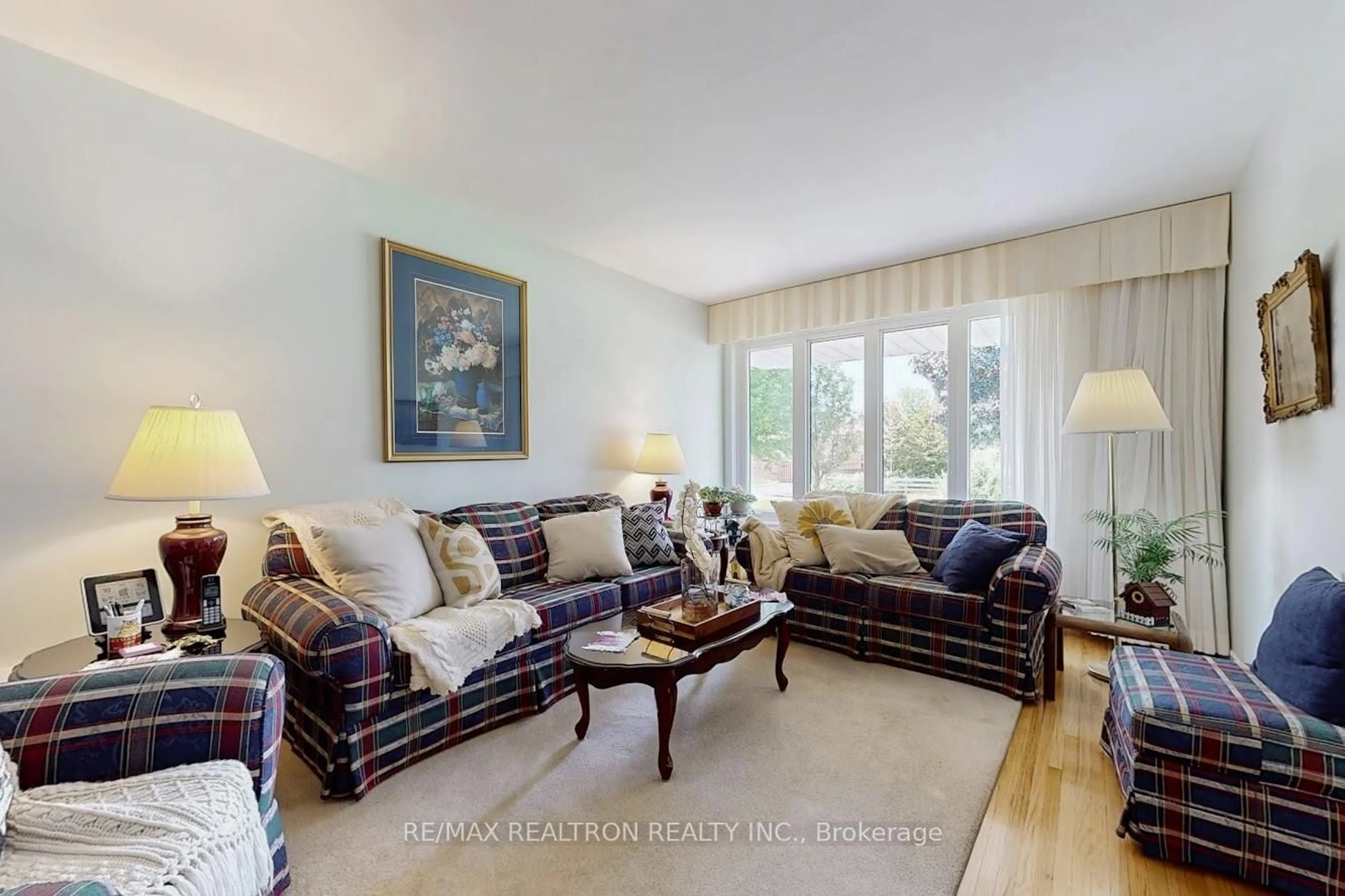 Living room with furniture, unknown for 1378 Poprad Ave, Pickering Ontario L1W 1L2