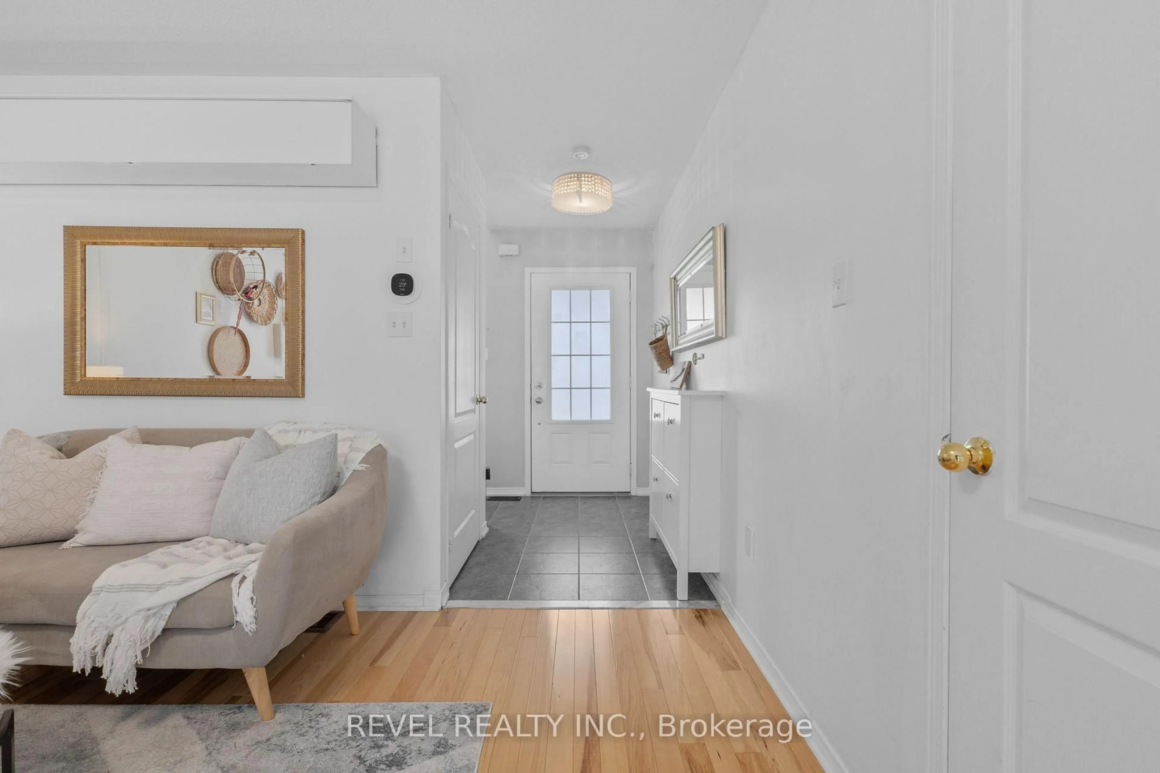 Indoor entryway for 2257 Winlord Pl, Oshawa Ontario L1L 0B7