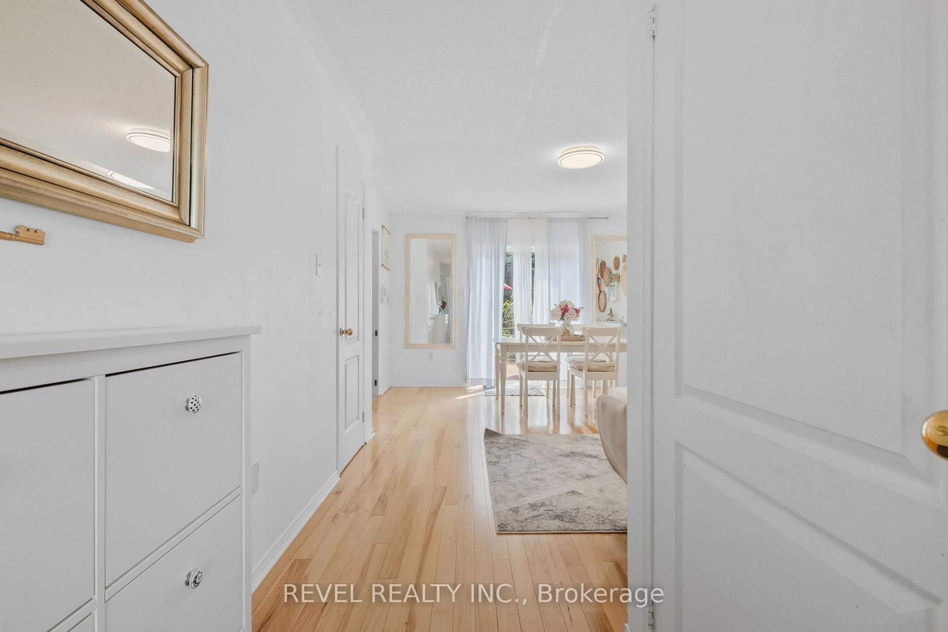 Indoor entryway for 2257 Winlord Pl, Oshawa Ontario L1L 0B7