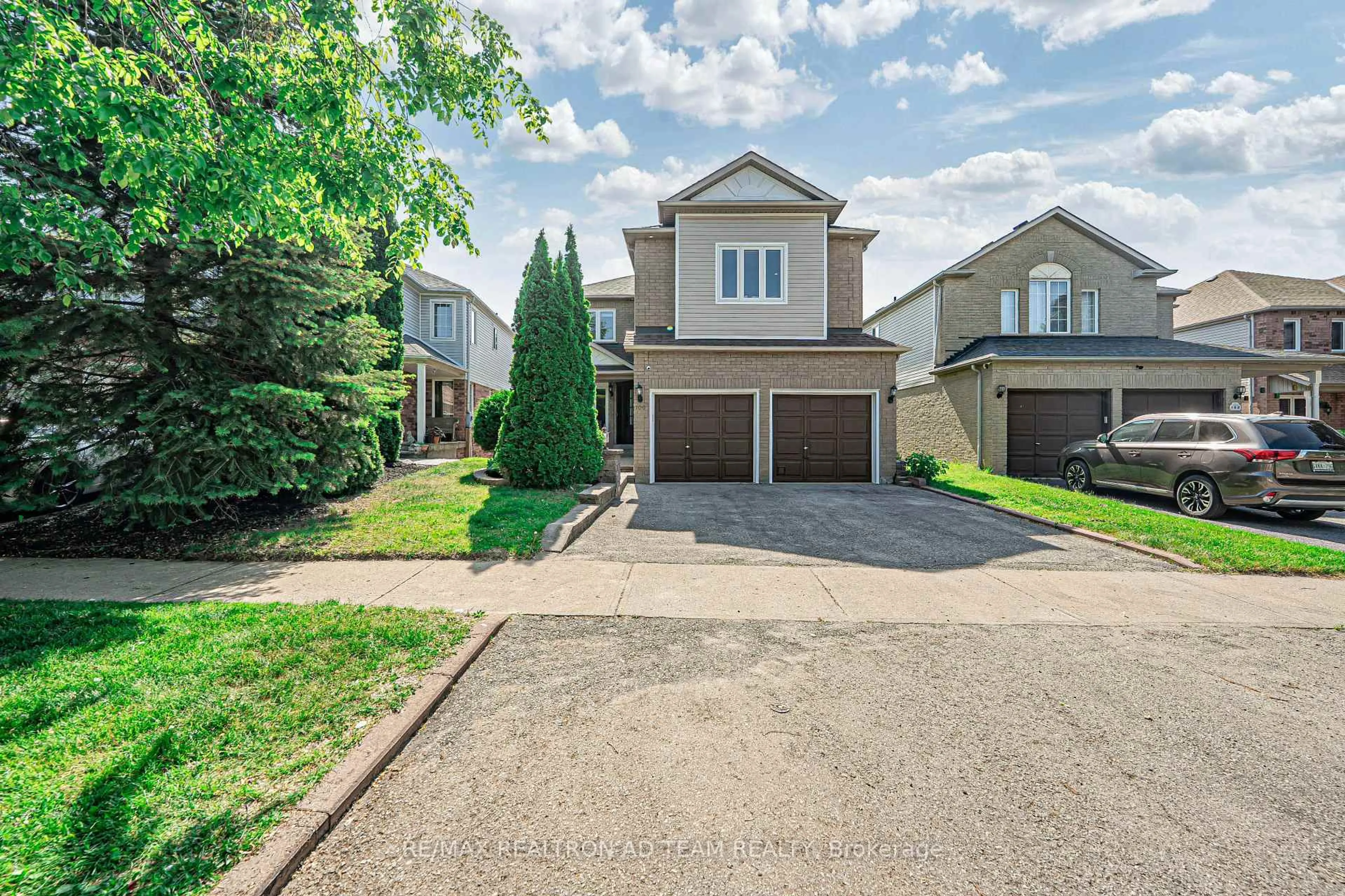 Unknown for 100 Hibbard Dr, Ajax Ontario L1Z 1J8