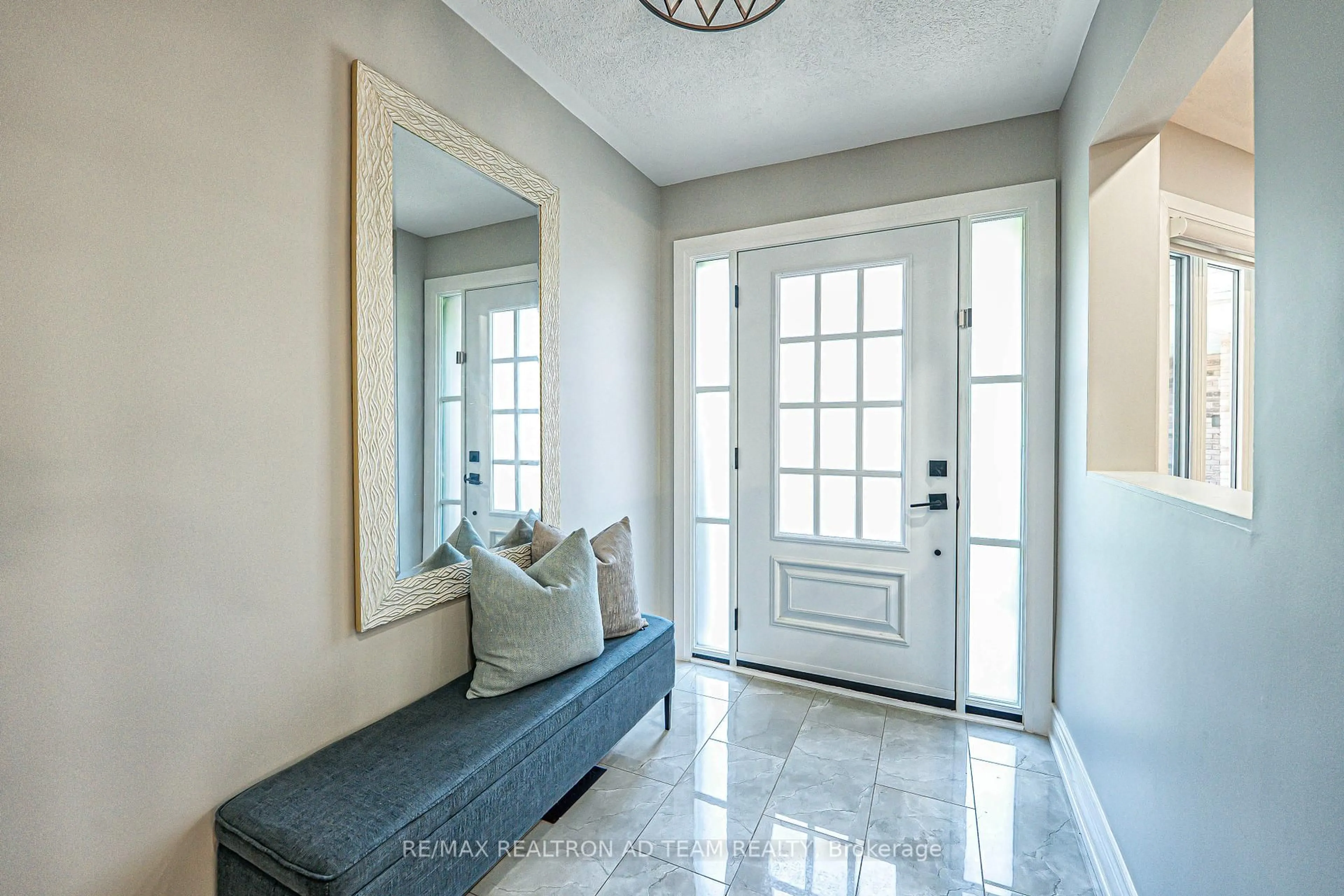 Indoor entryway for 100 Hibbard Dr, Ajax Ontario L1Z 1J8