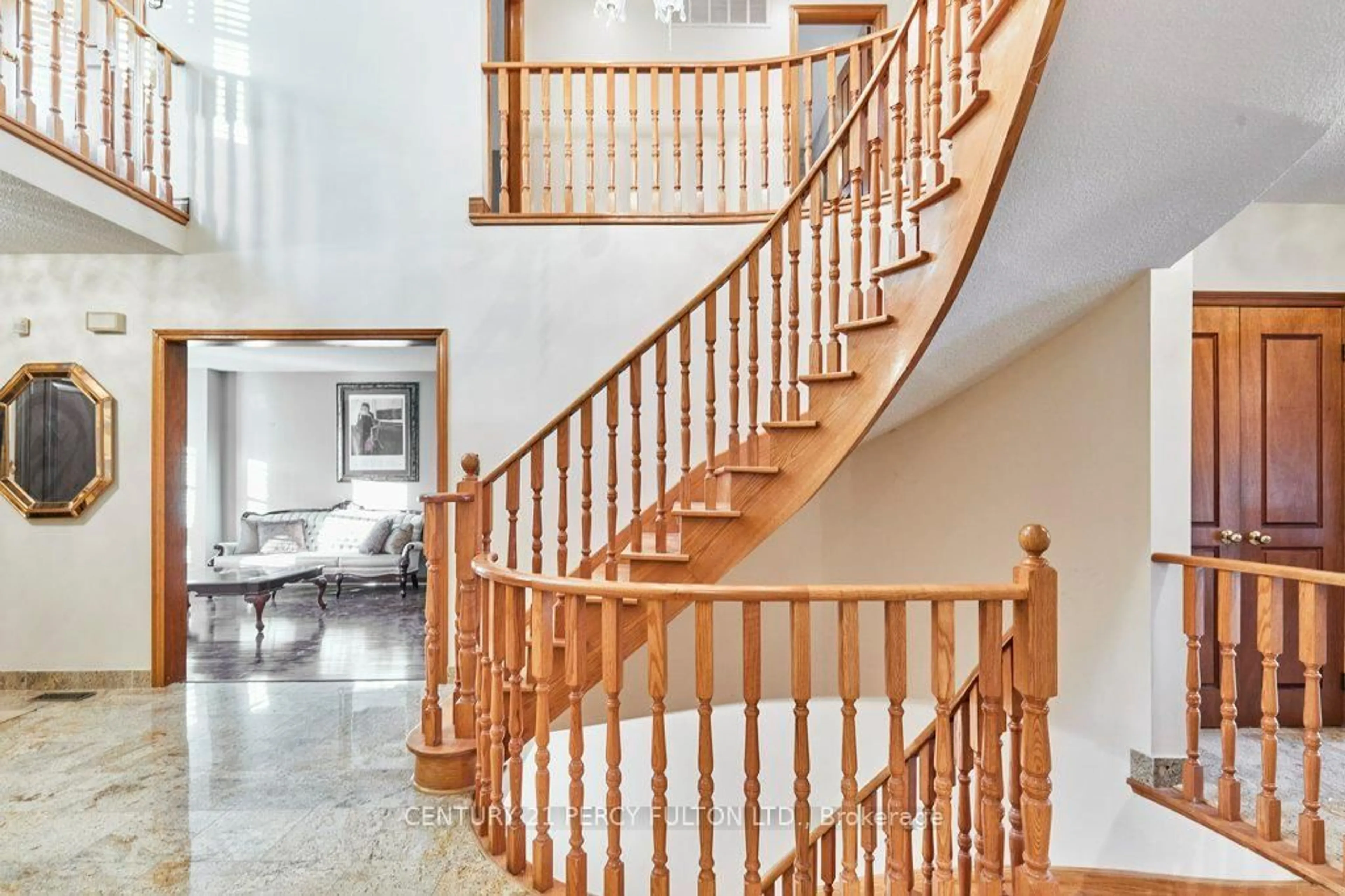 Stairs for 3795 Ellesmere Rd, Toronto Ontario M1C 1H8