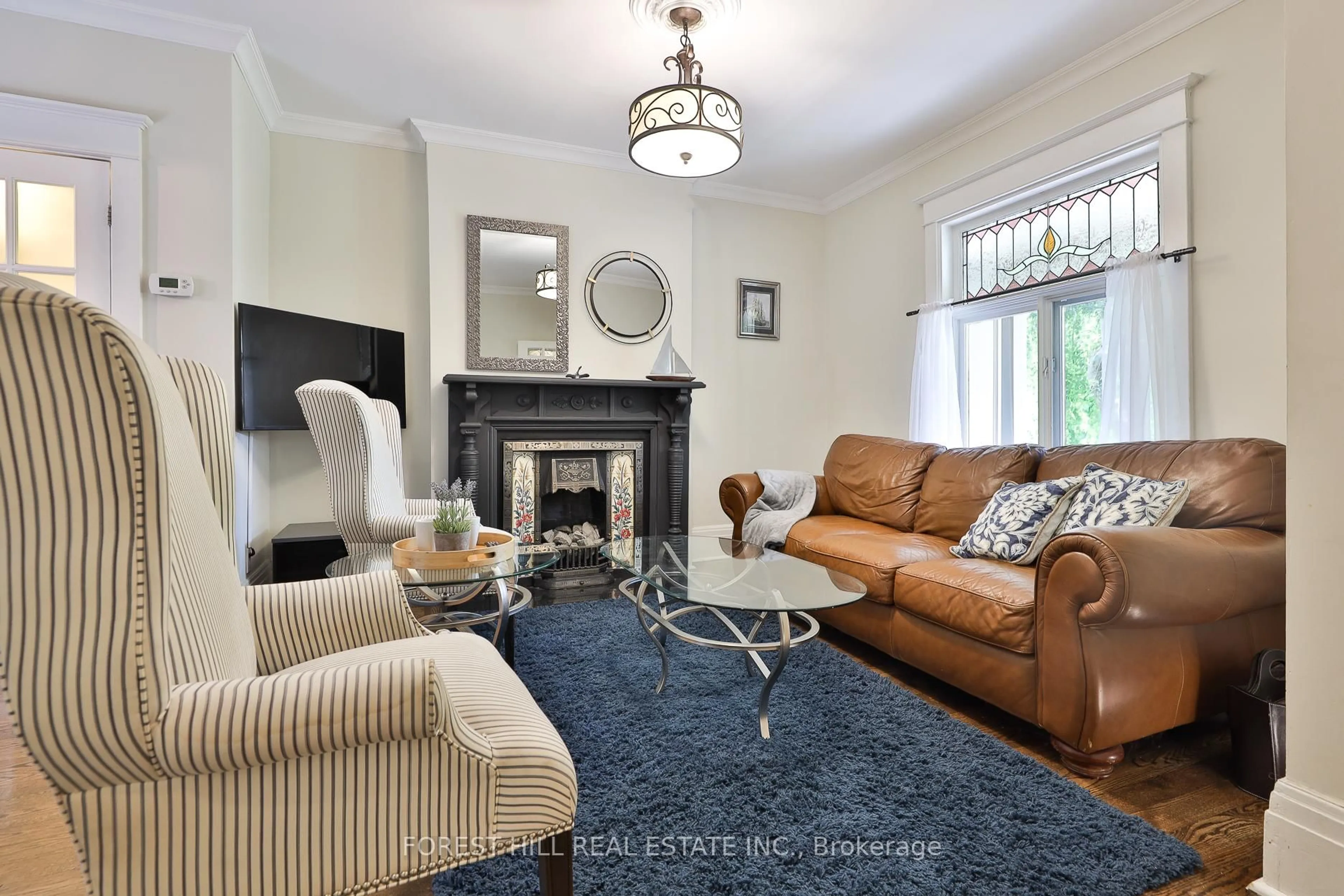 Living room with furniture, unknown for 76 Sparkhall Ave, Toronto Ontario M4K 1G6
