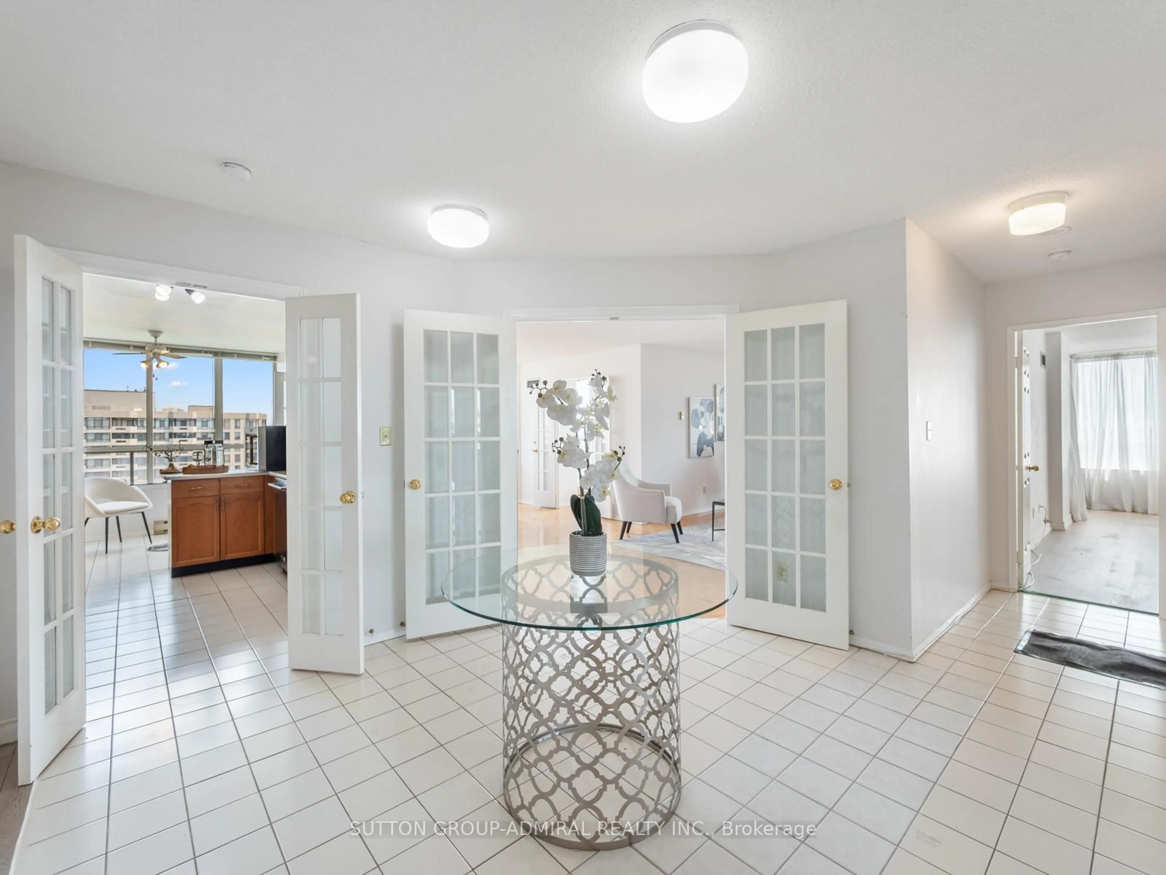 Indoor foyer for 175 Bamburgh Circ #1904, Toronto Ontario M1W 3X8