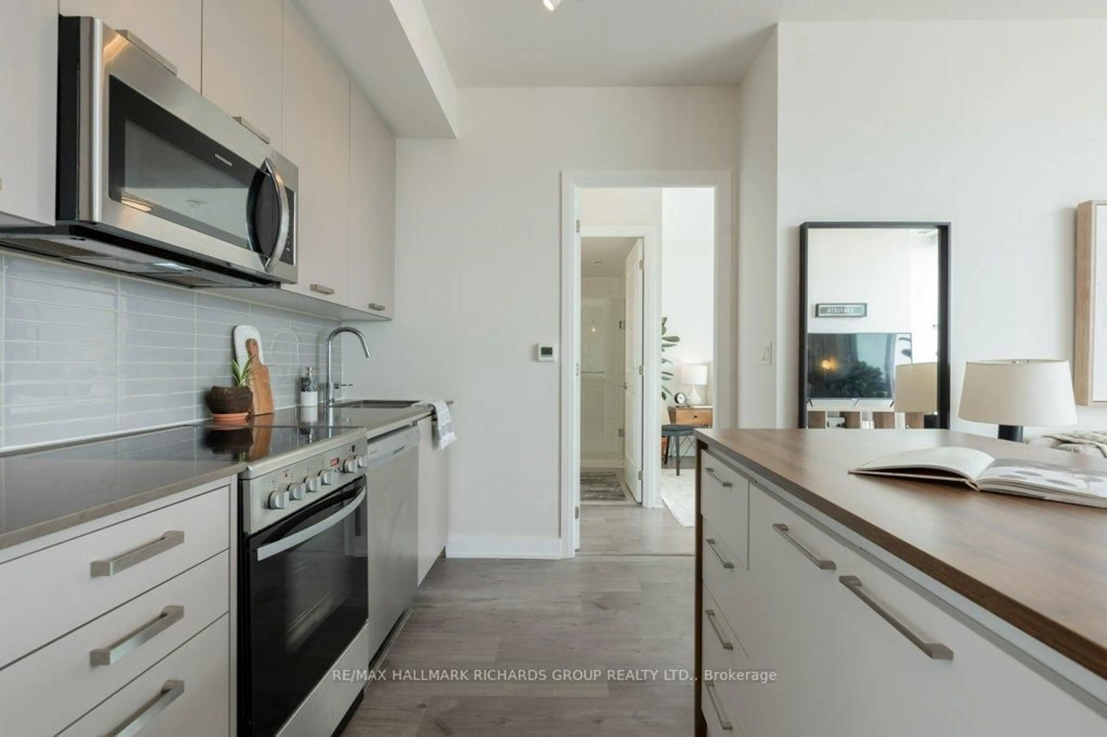 Unknown for 2301 Danforth Ave #807, Toronto Ontario M4C 0A7