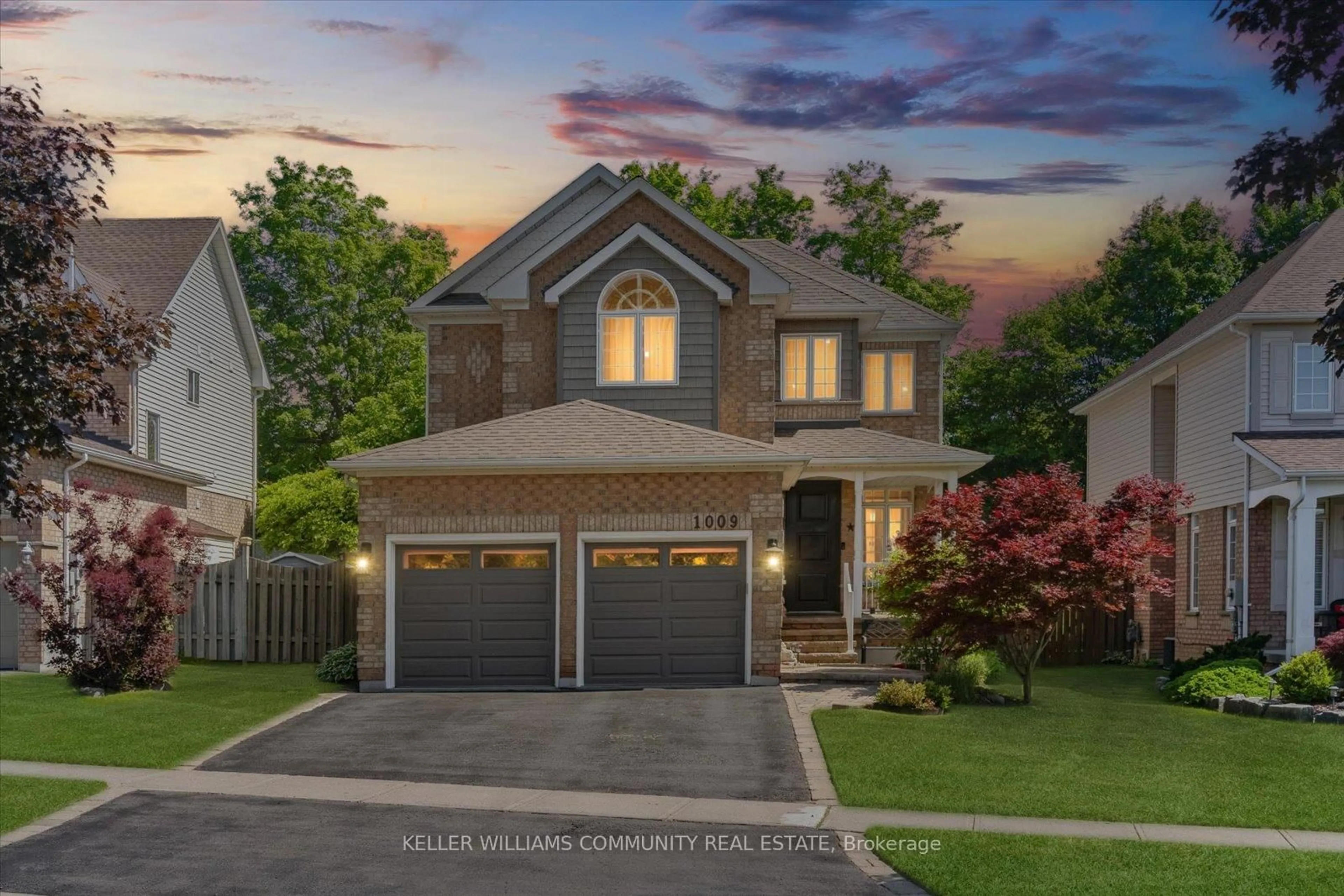 Home with vinyl exterior material, street for 1009 Mountview Crt, Oshawa Ontario L1K 2M1