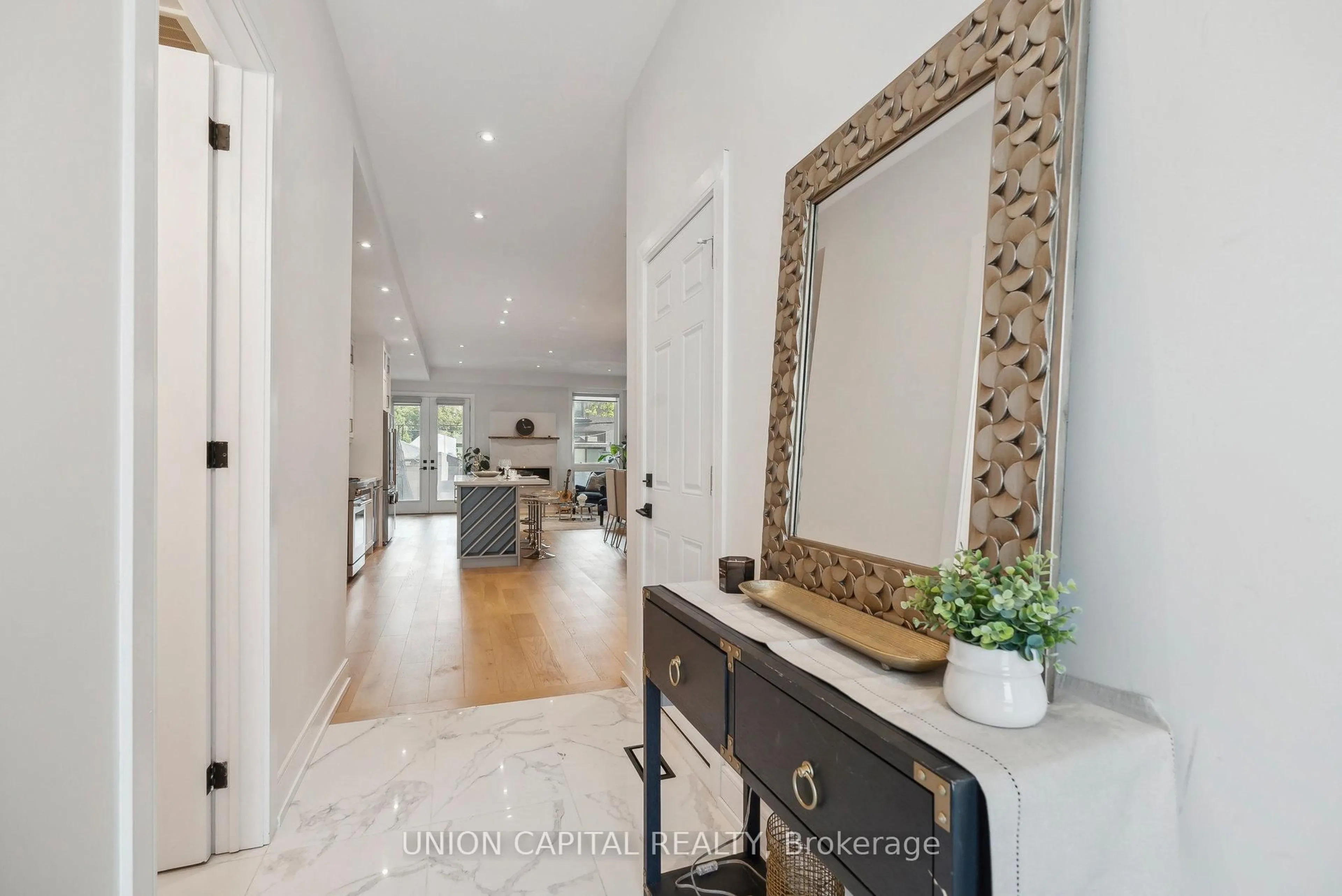 Indoor entryway for 85B Westbourne Ave, Toronto Ontario M1L 2Y6